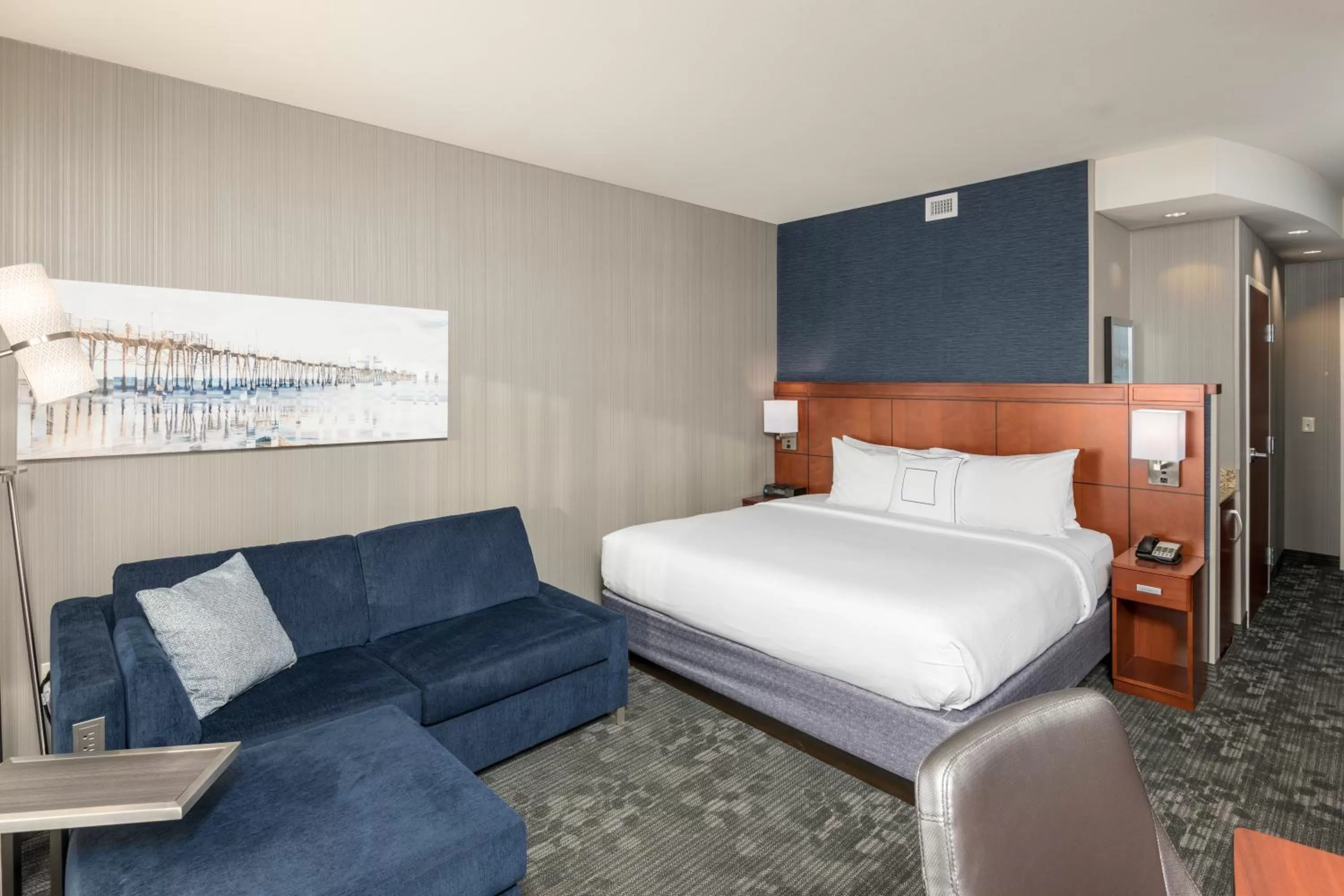 Photo of the whole room, Bed in Courtyard by Marriott San Diego Oceanside