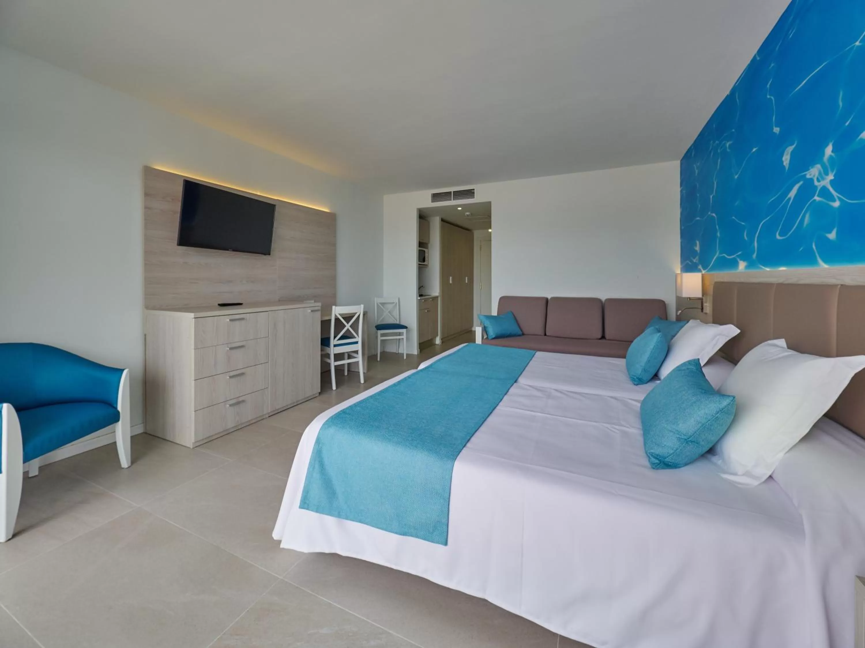 Bed in Aparthotel y Hotel Paguera Beach