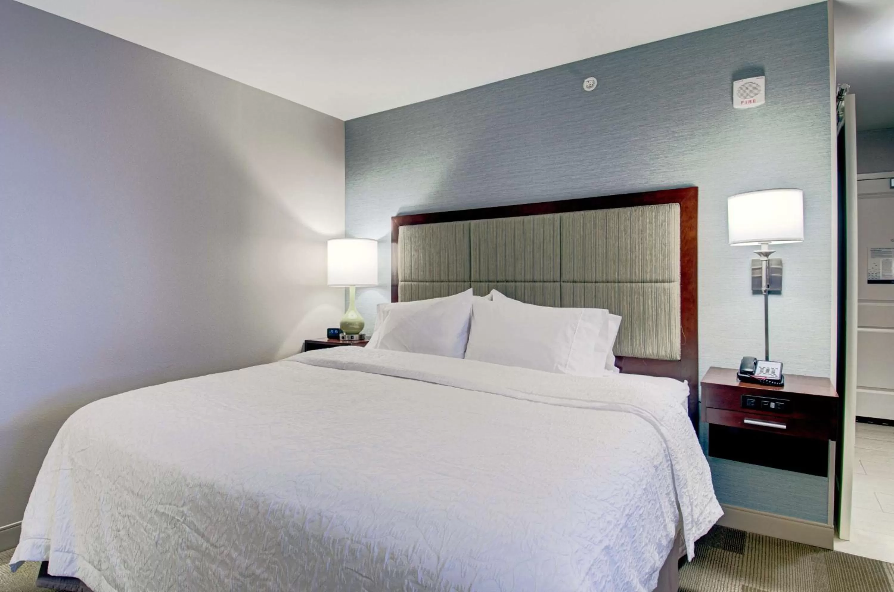 Bed in Hampton Inn Boston - Westborough