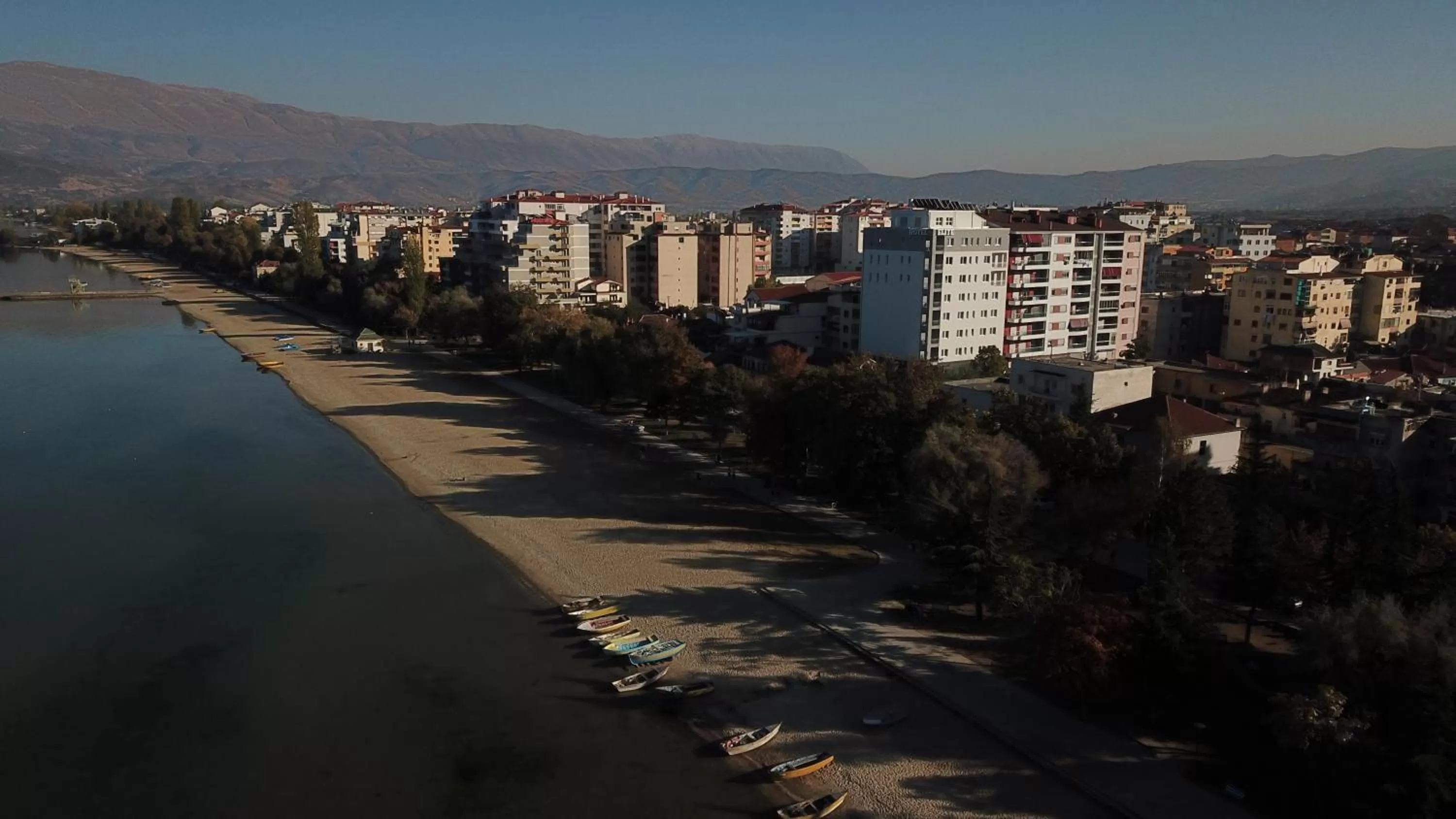 Neighbourhood in Elite