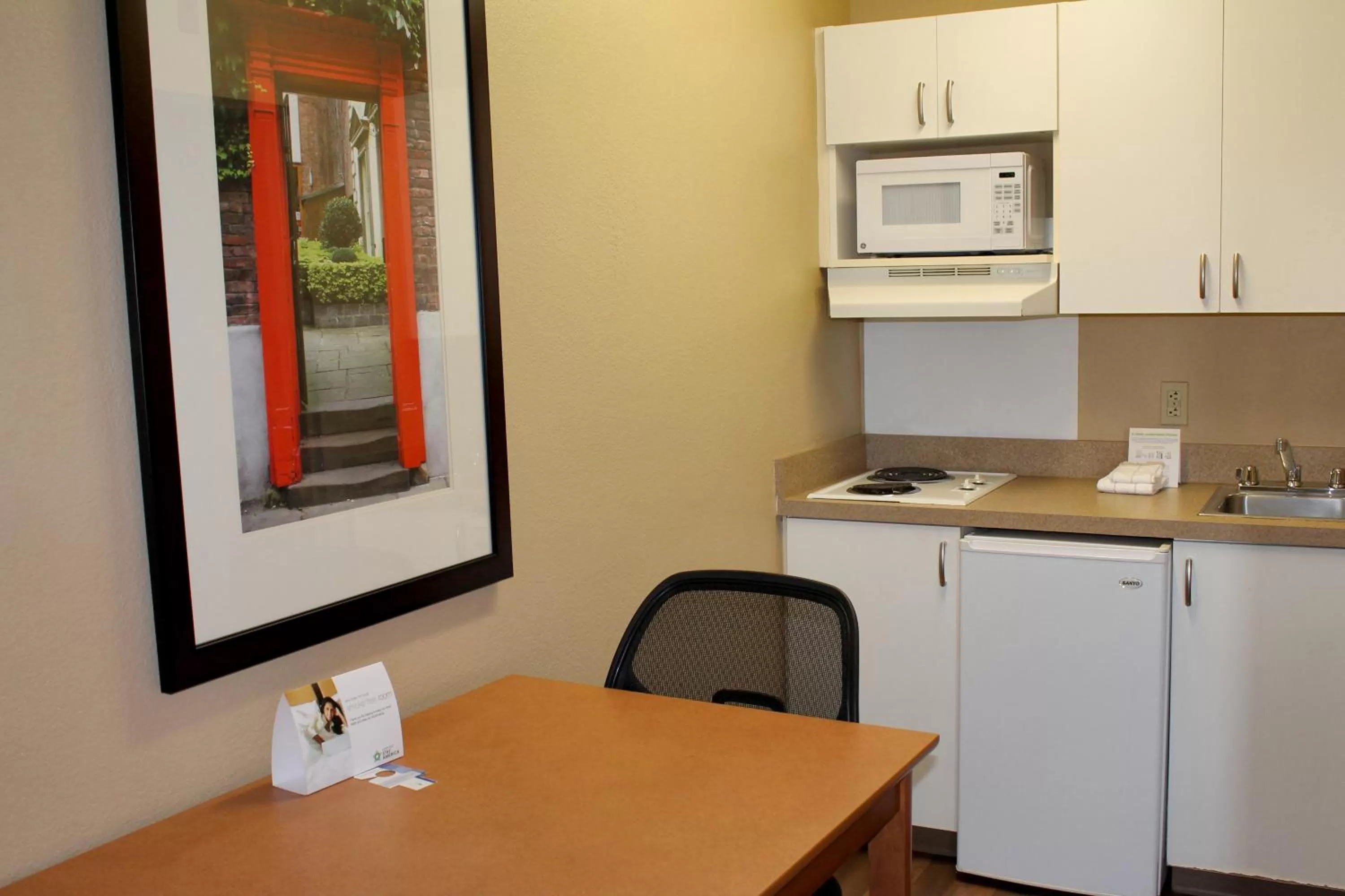 Kitchen or kitchenette in Extended Stay America Suites - Houston - The Woodlands