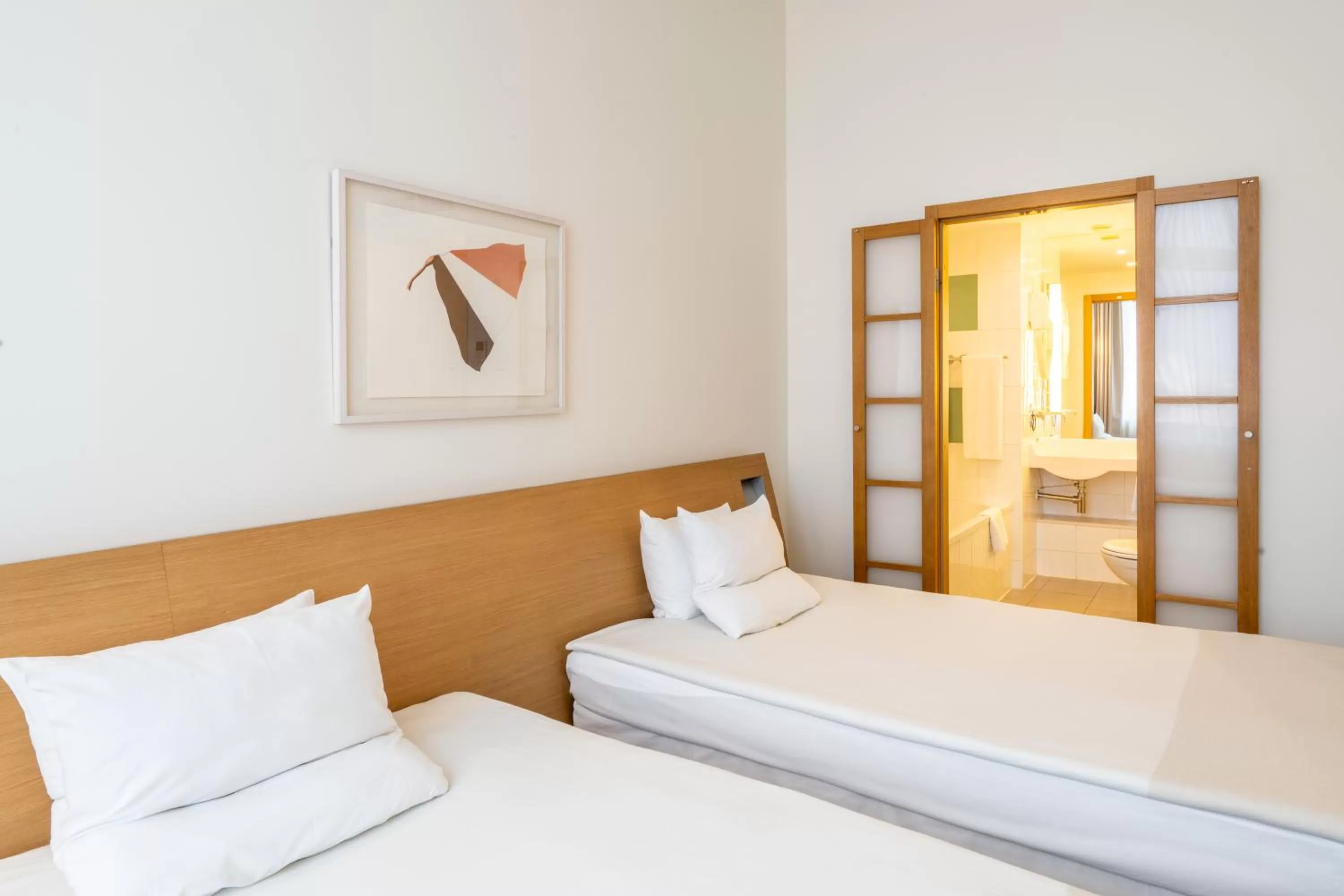 Property building, Bed in Novotel Vilnius Centre