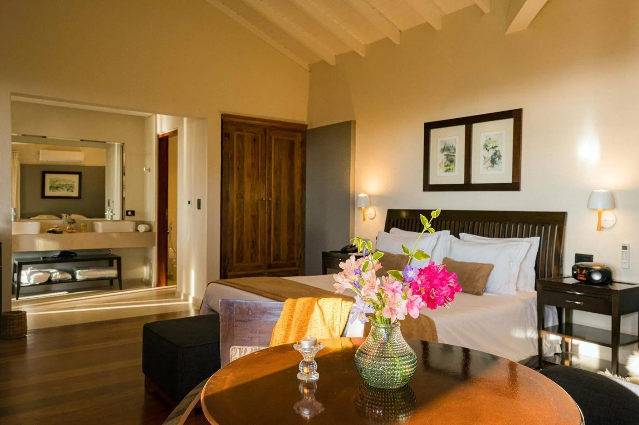 Dining area, Bed in Kuriuwa Hotel