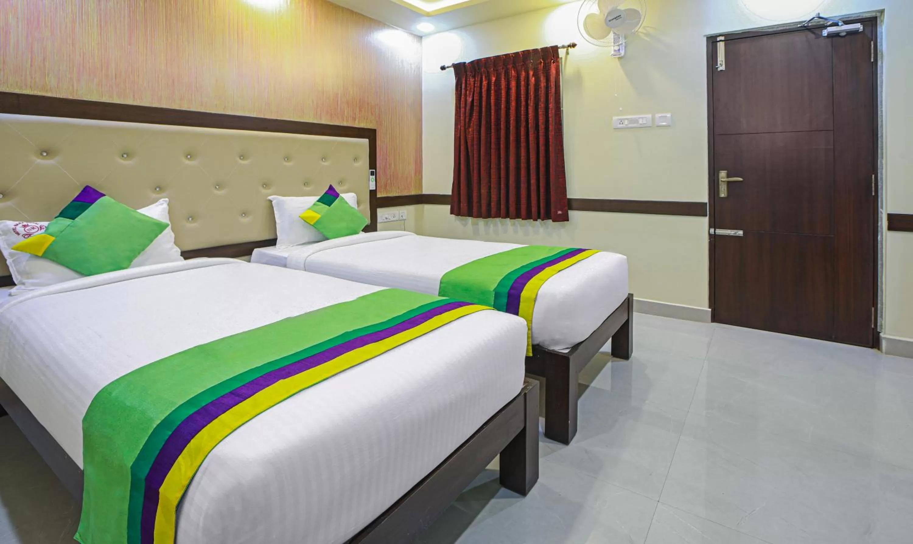 Bedroom, Bed in Treebo Naaz Royal