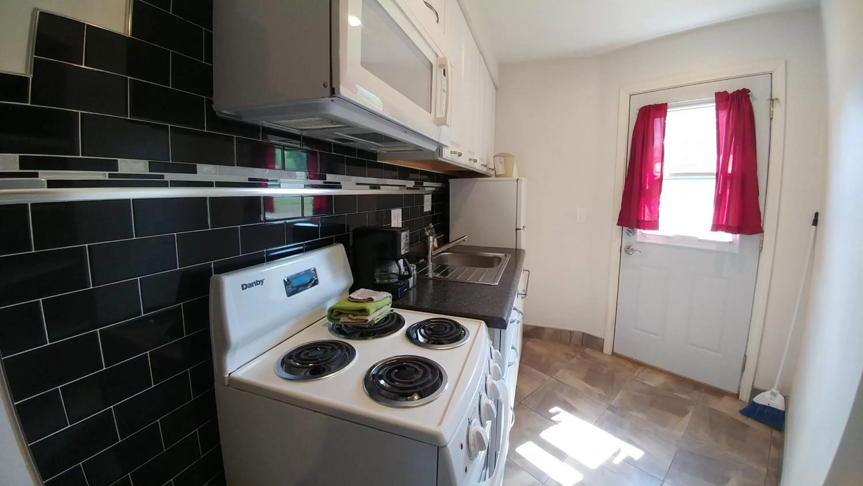 Kitchen or kitchenette in Motel 57