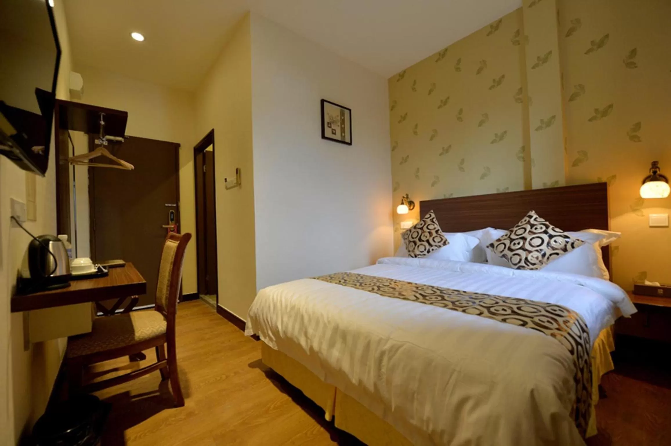 Photo of the whole room, Bed in Asiana Hotel