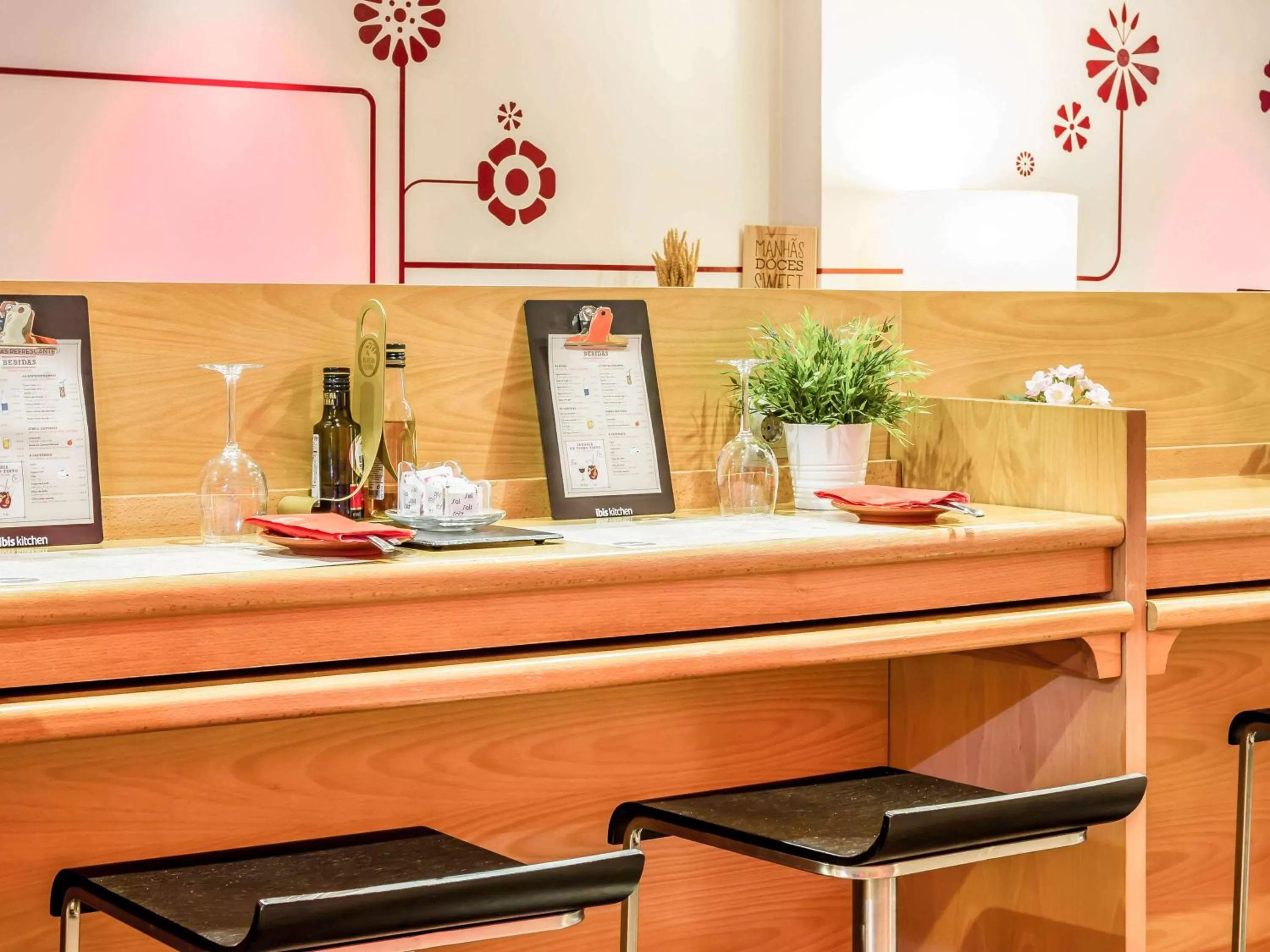 Restaurant/places to eat in ibis Porto Centro São Bento