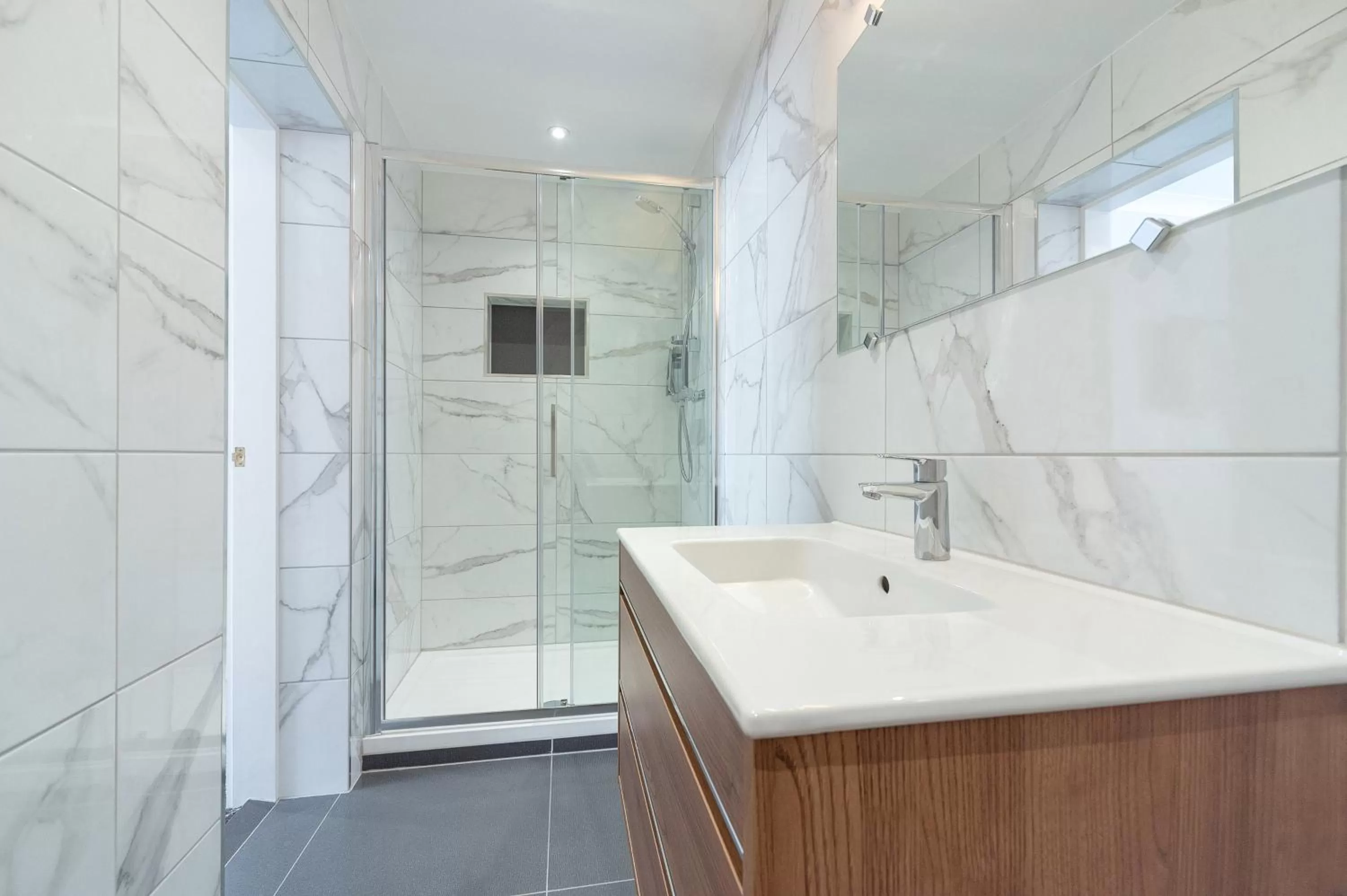 Bathroom in Mentone Hotel