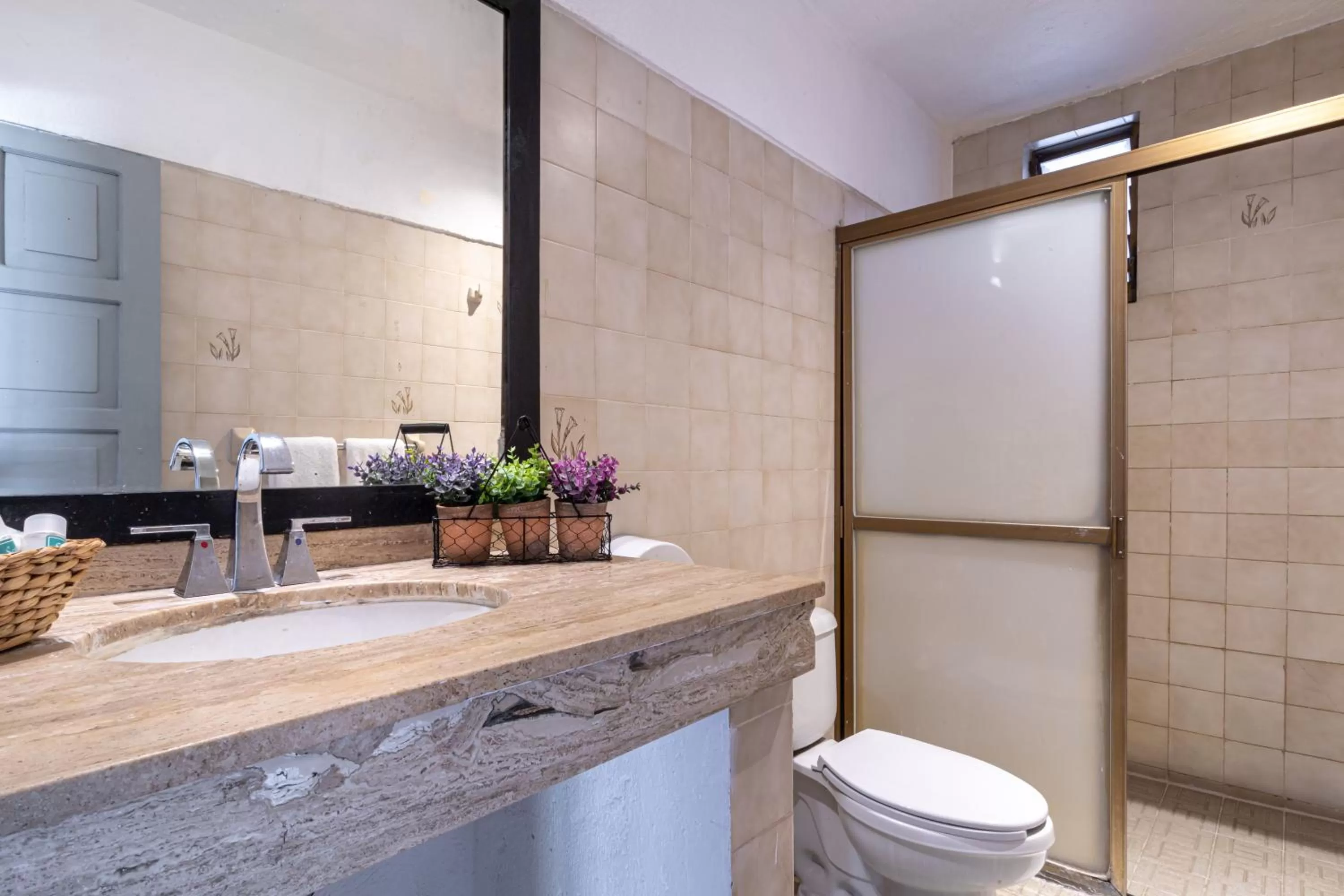 Bathroom in Soy Local Puerto Vallarta