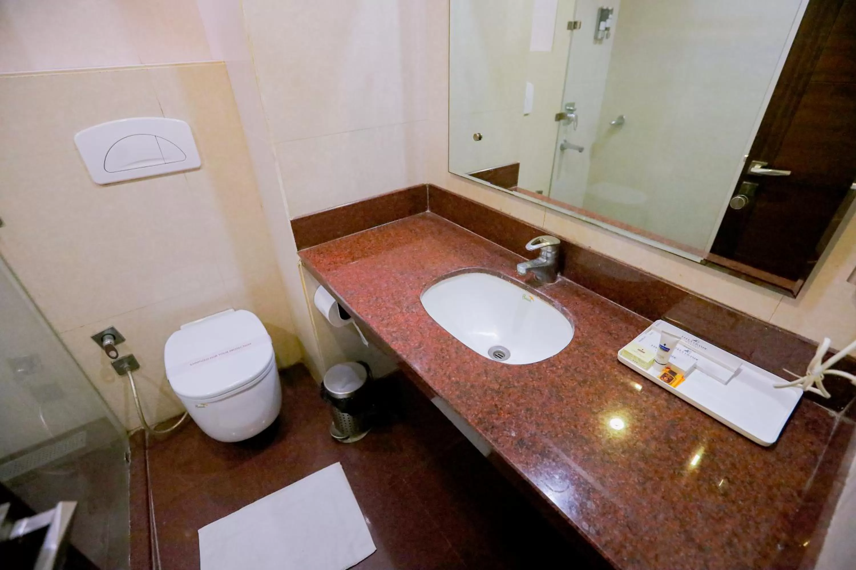 Bathroom in Hotel Leela Grande