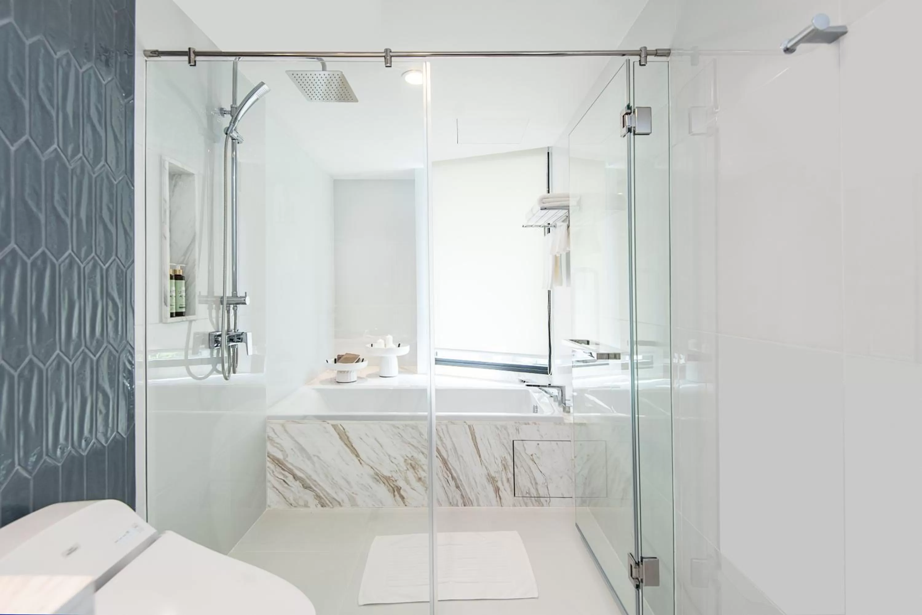 Shower in Amanta Hotel & Residence Sathorn
