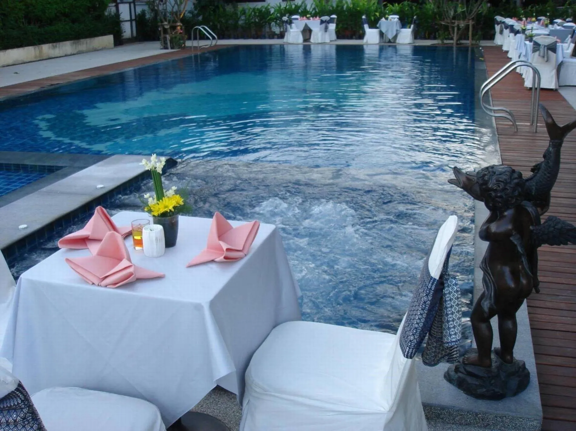 Restaurant/places to eat in River Kwai Hotel