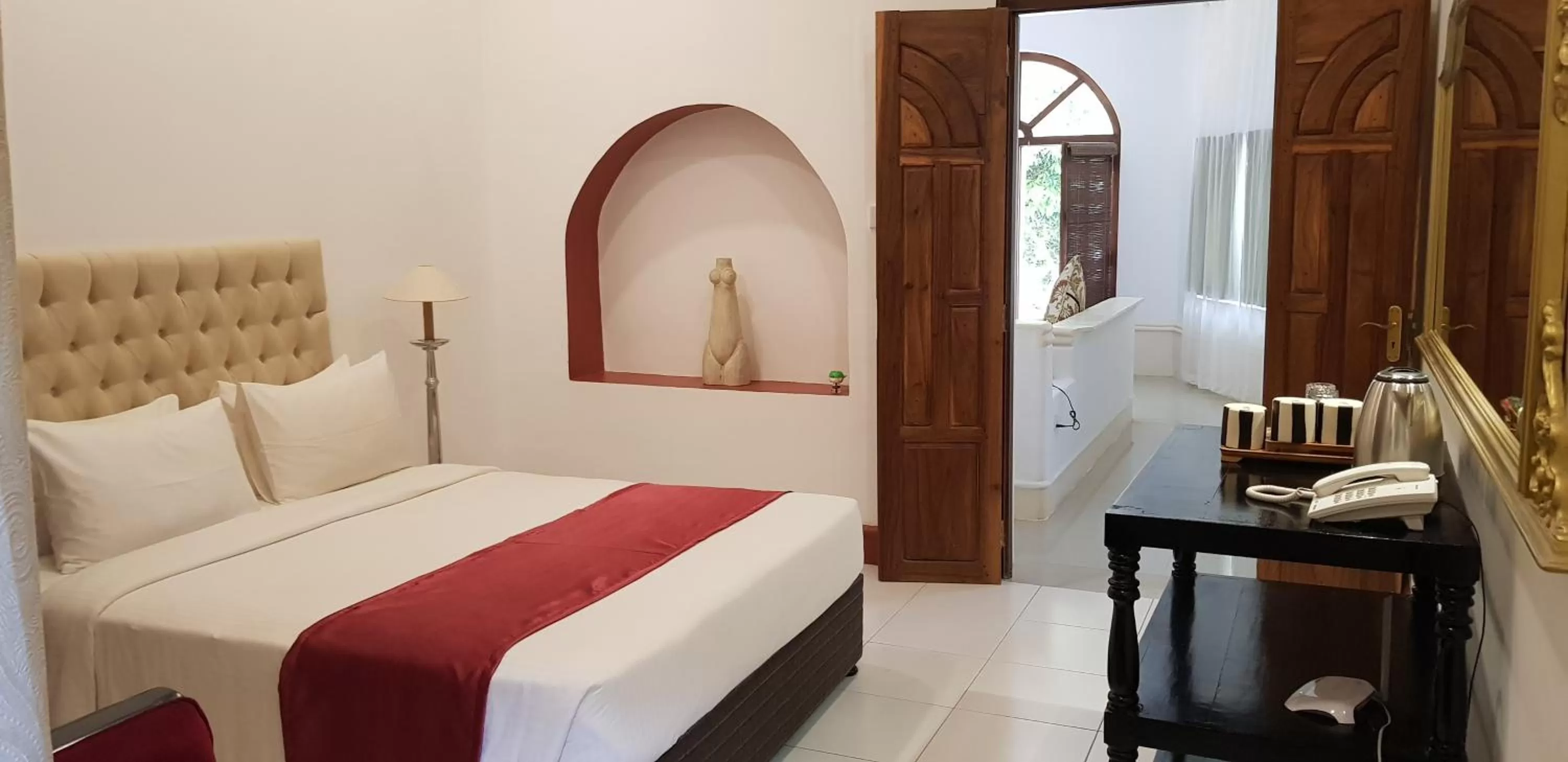 Bedroom, Bed in Ella Planters Bungalow