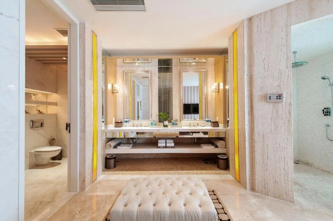 Bathroom, Bed in Mission Hills Hotel Resorts Shenzhen