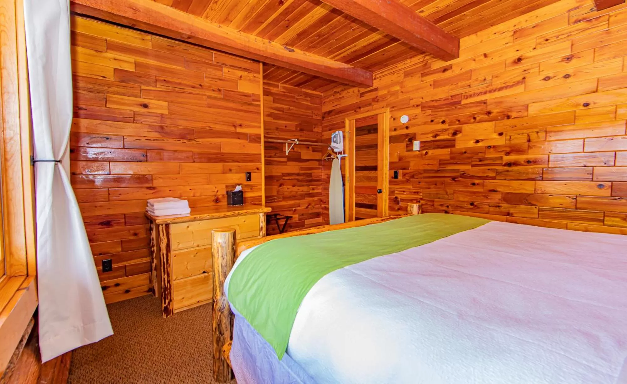 Bed in Cooper Spur Mountain Resort