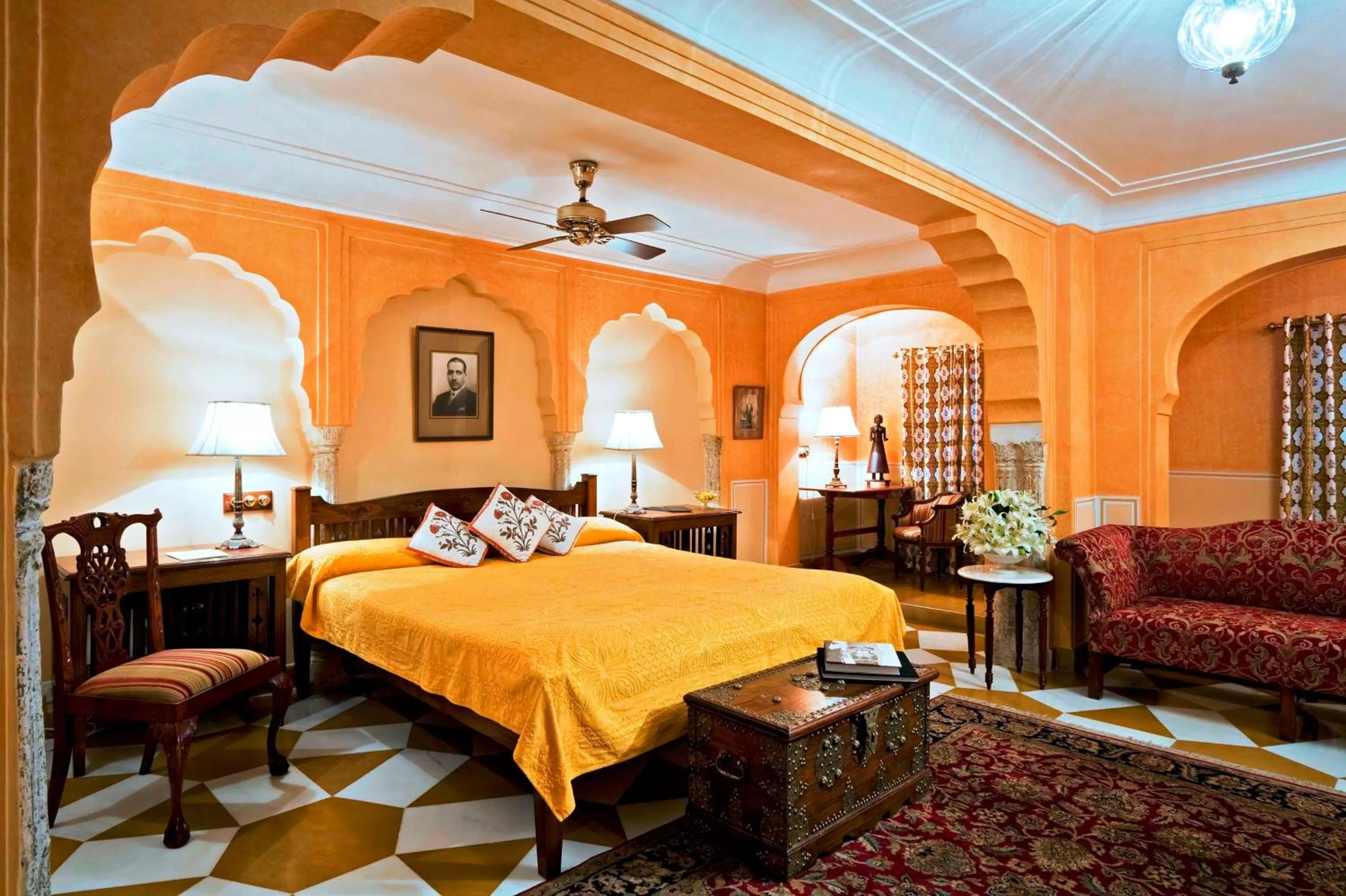 Bed in Samode Haveli