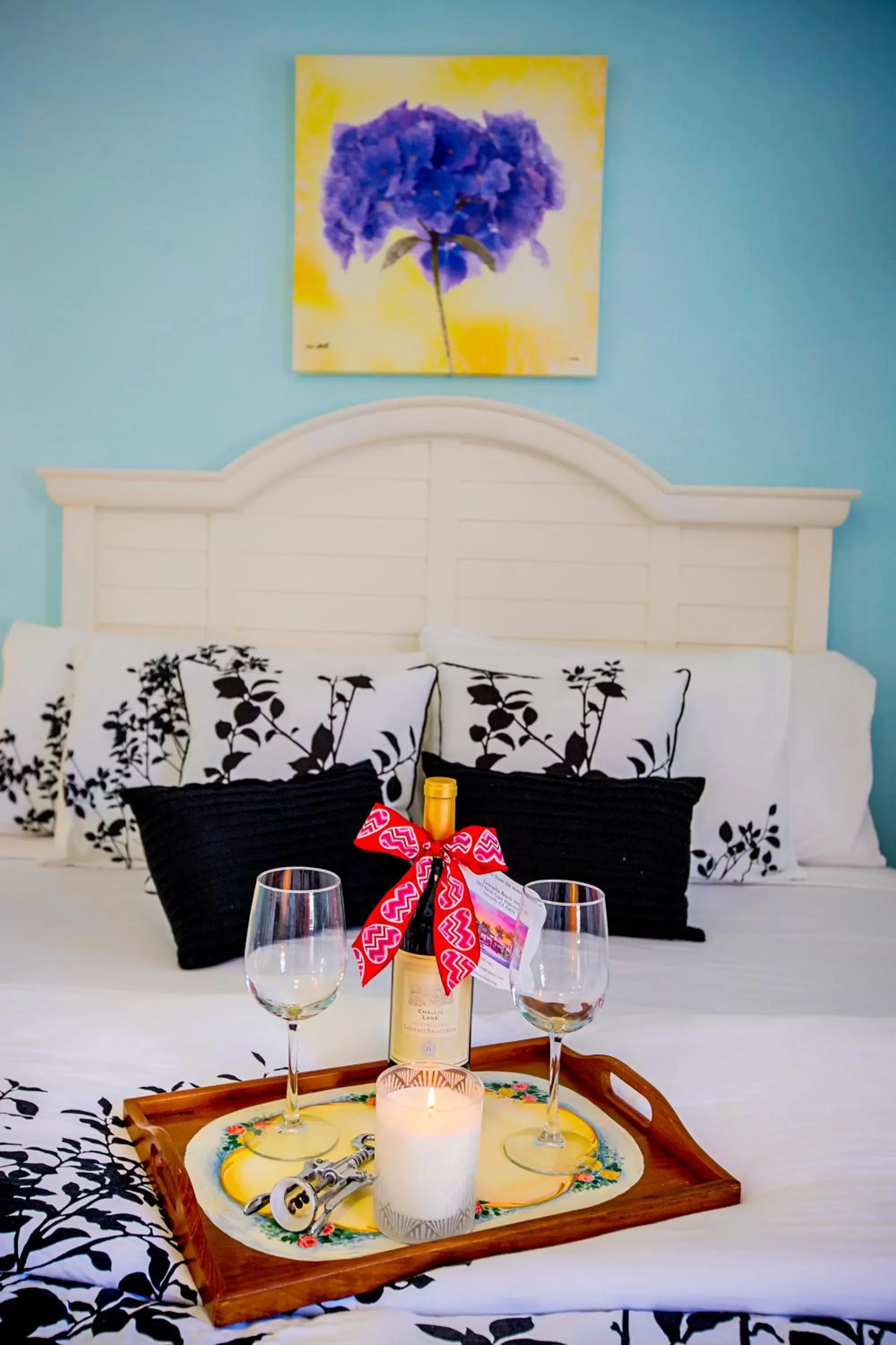 Patio, Bed in Leucadia Beach Inn
