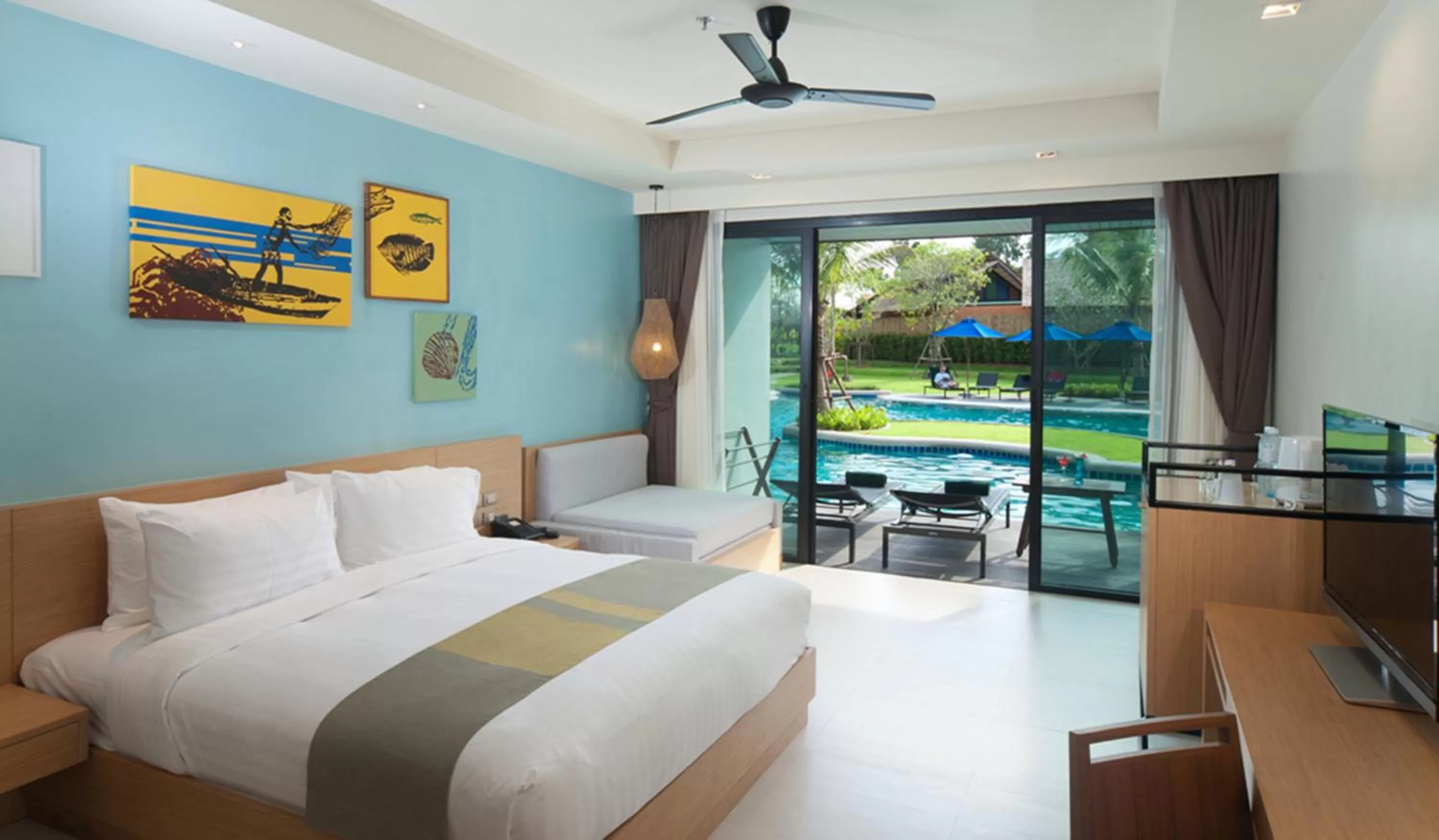 Photo of the whole room, Bed in Holiday Ao Nang Beach Resort, Krabi