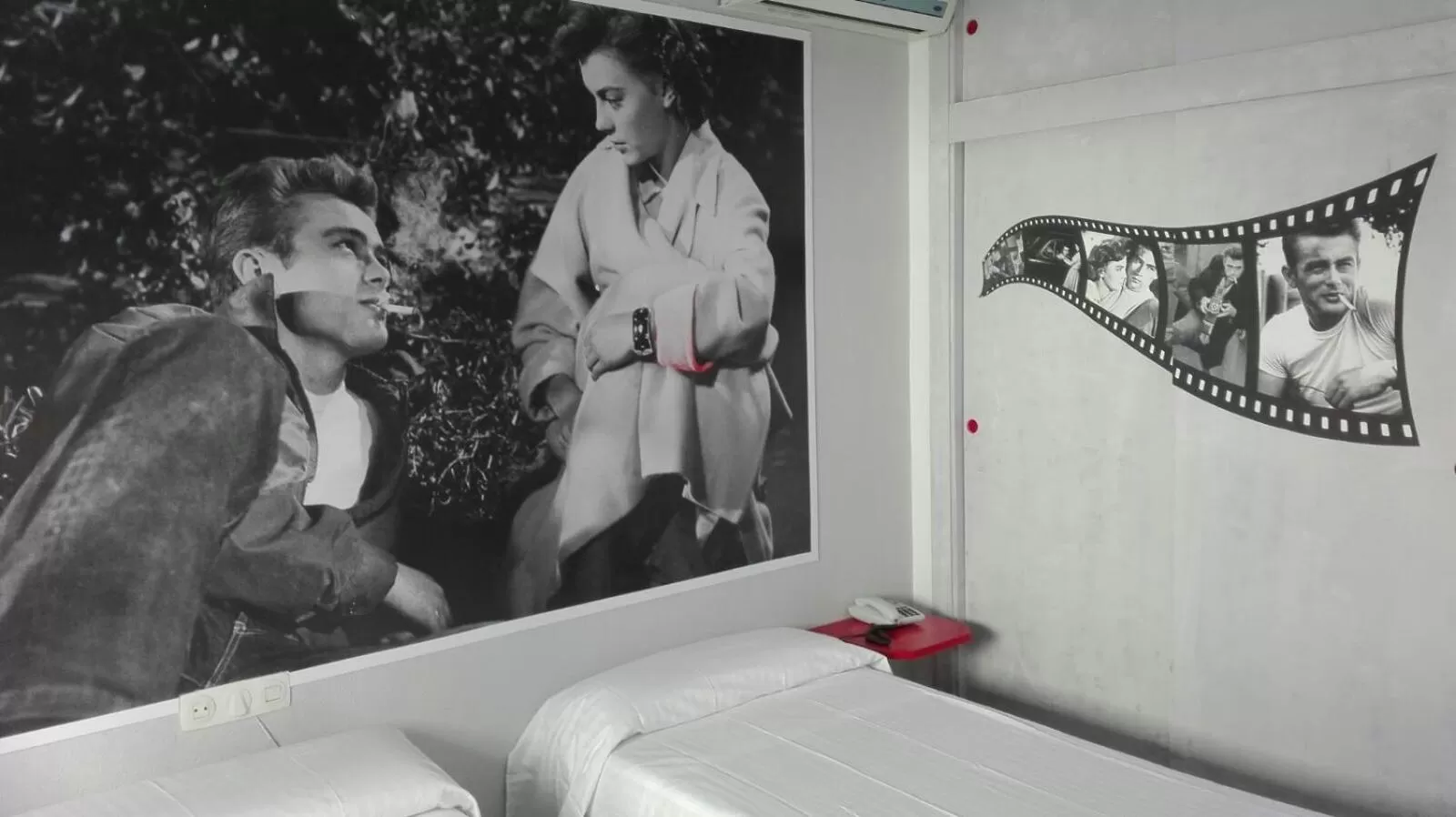 Photo of the whole room, Bed in Hotel Sur Utopia