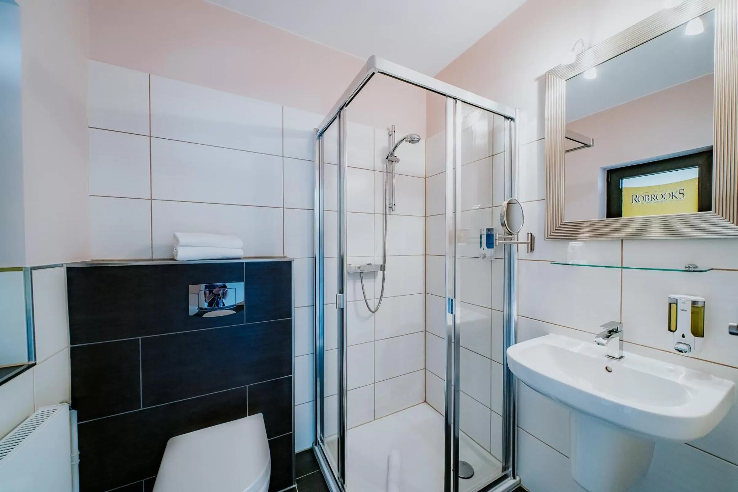 Bathroom in RobrookS Hotel Garni