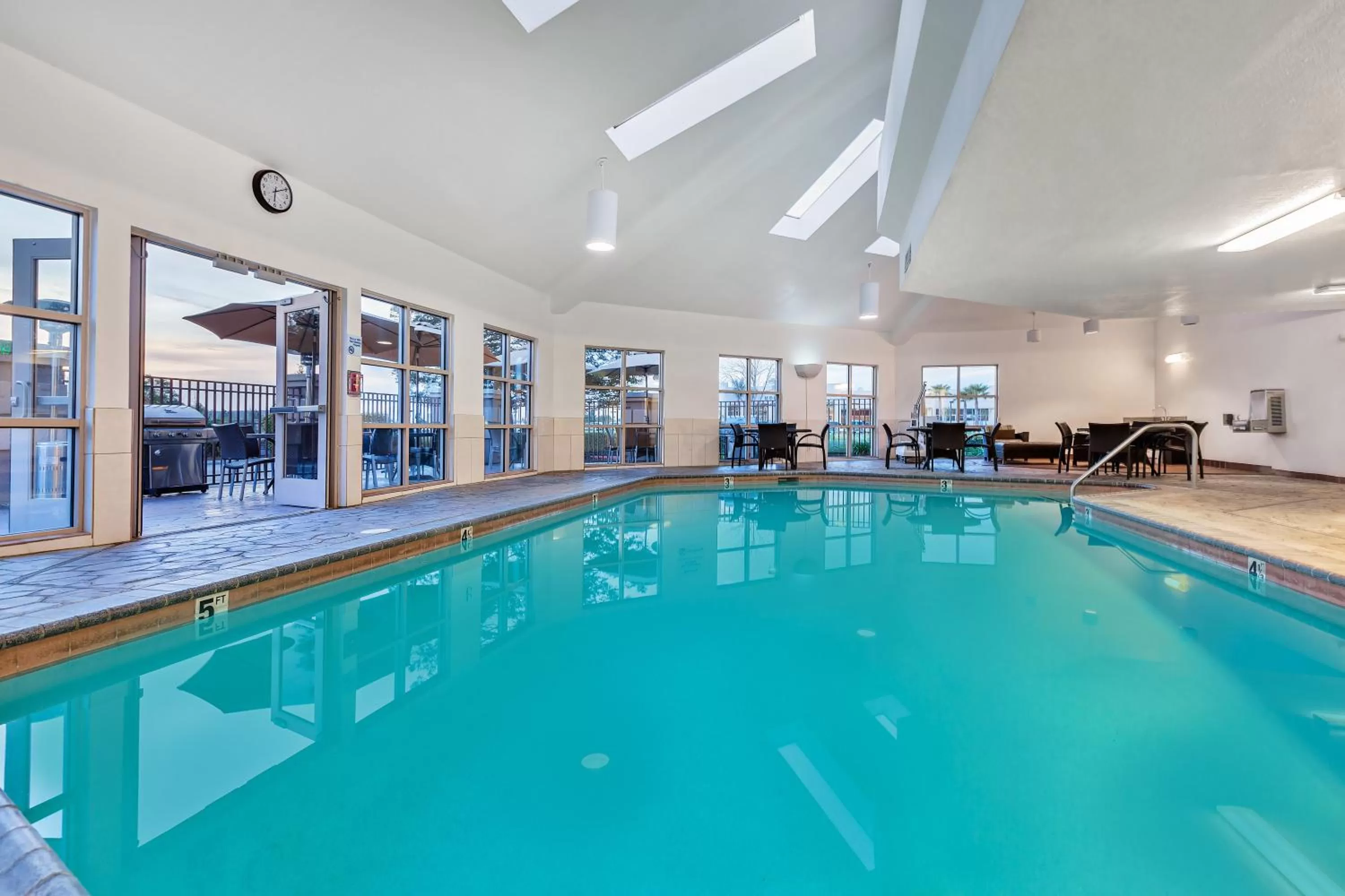 Swimming pool in Holiday Inn Express Hotel & Suites San Jose-Morgan Hill by IHG