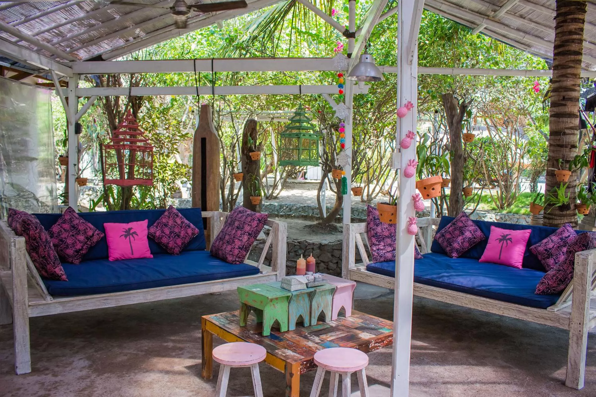 Restaurant/places to eat in Sunrise Resort