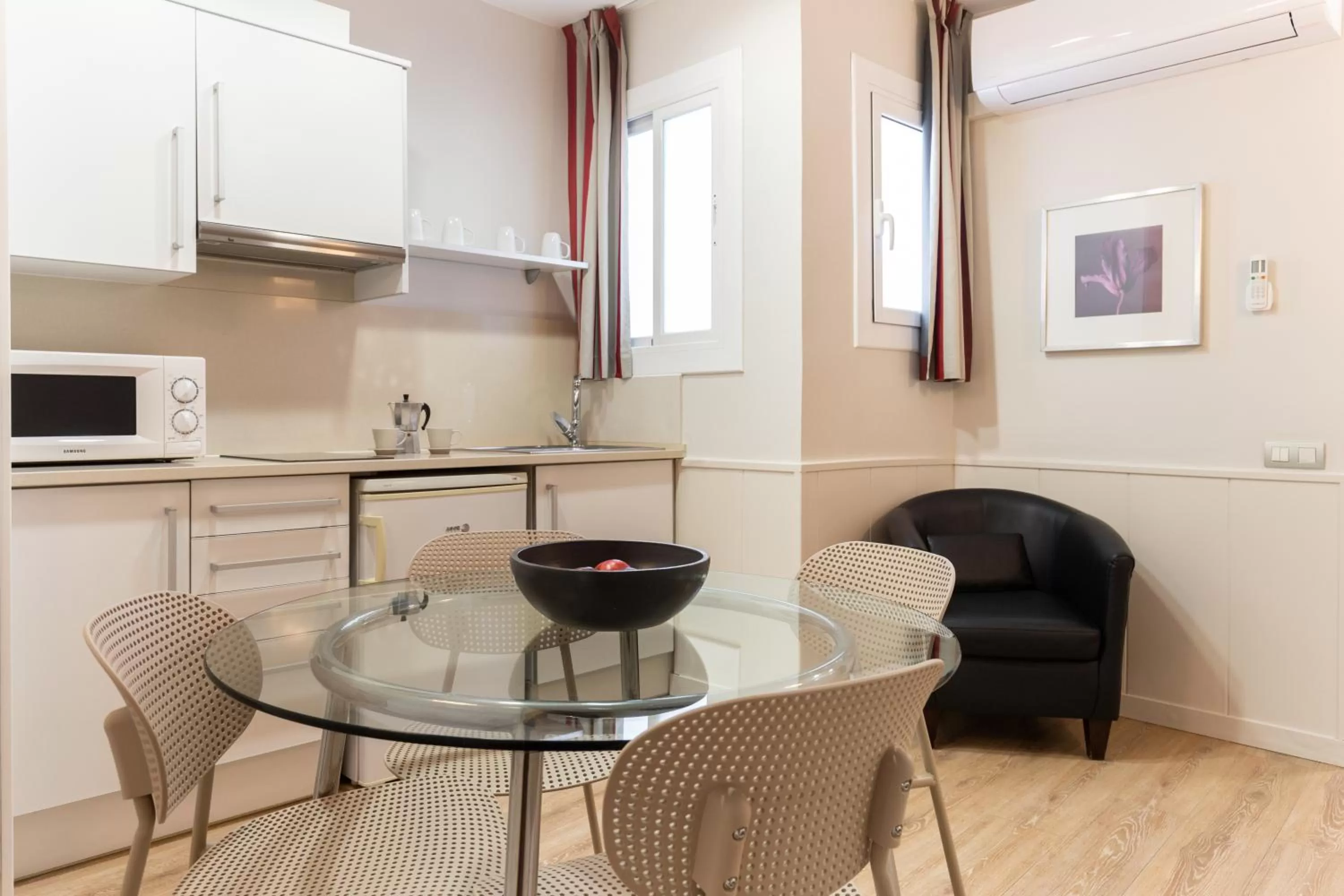 Kitchen or kitchenette in Atica Apartments - by Weflating