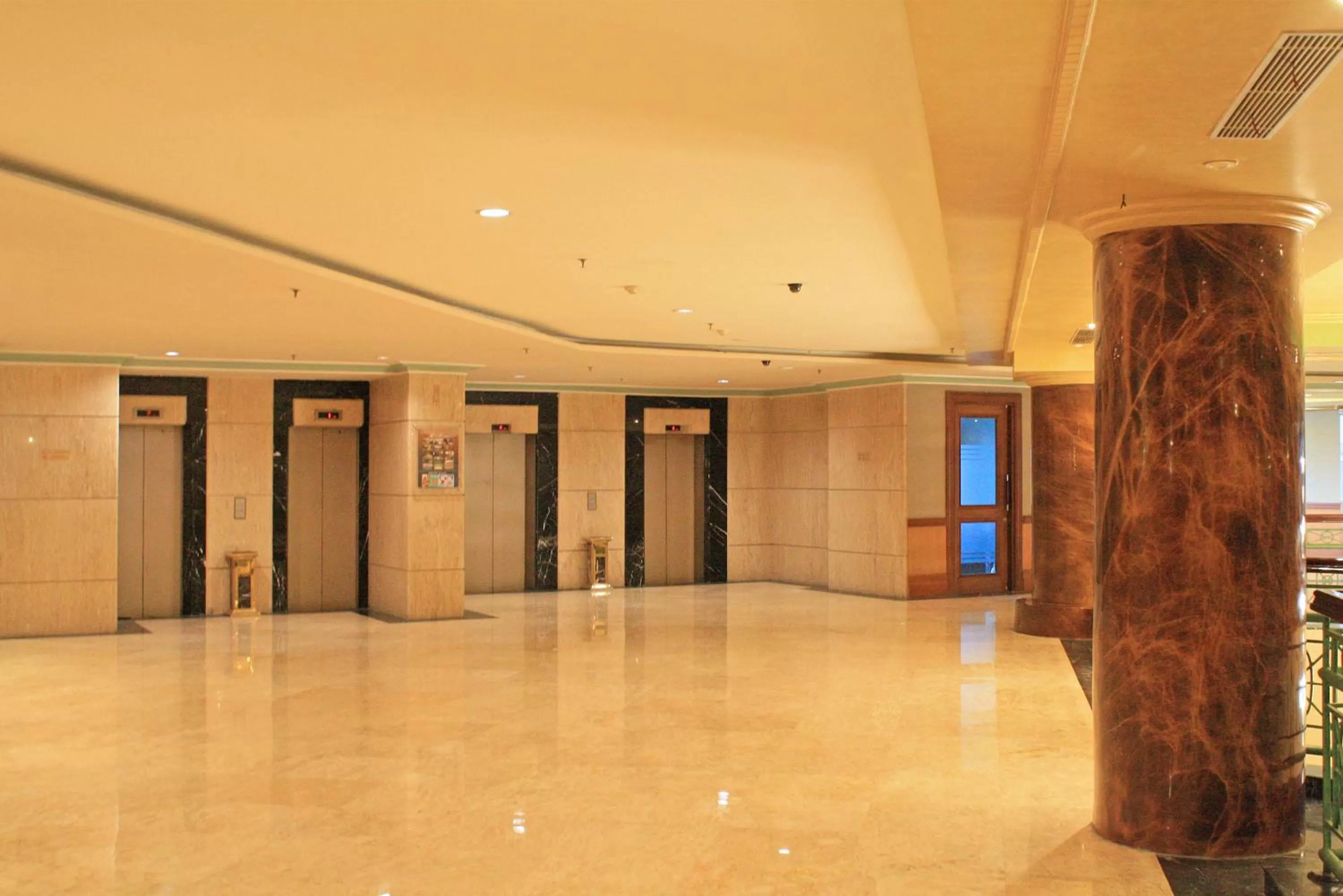 elevator in Tunjungan Hotel