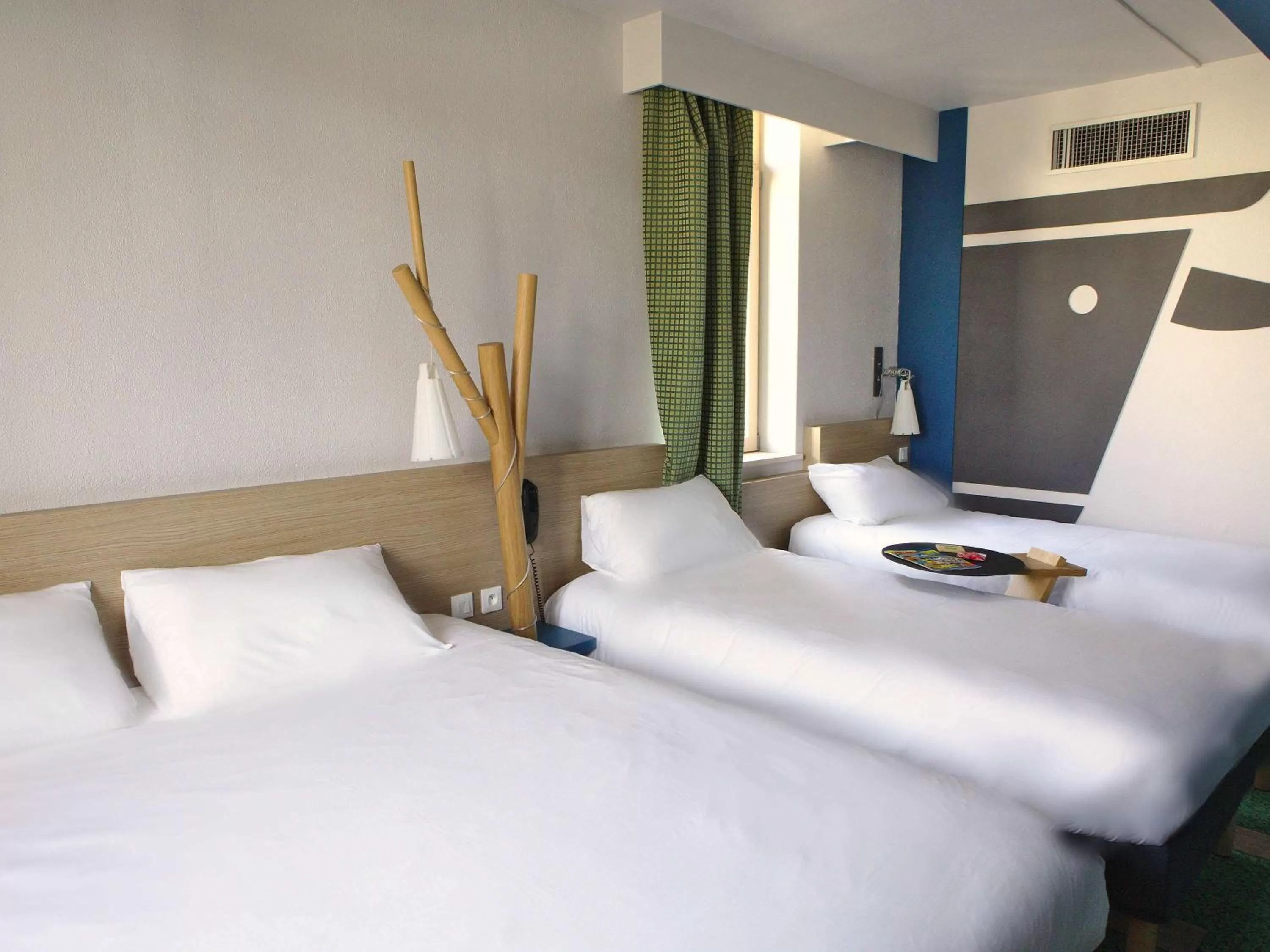 Photo of the whole room, Bed in ibis Styles Moulins Centre
