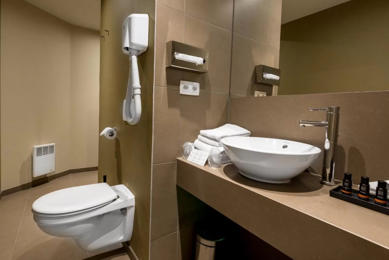 Bathroom in Hotel Acacia