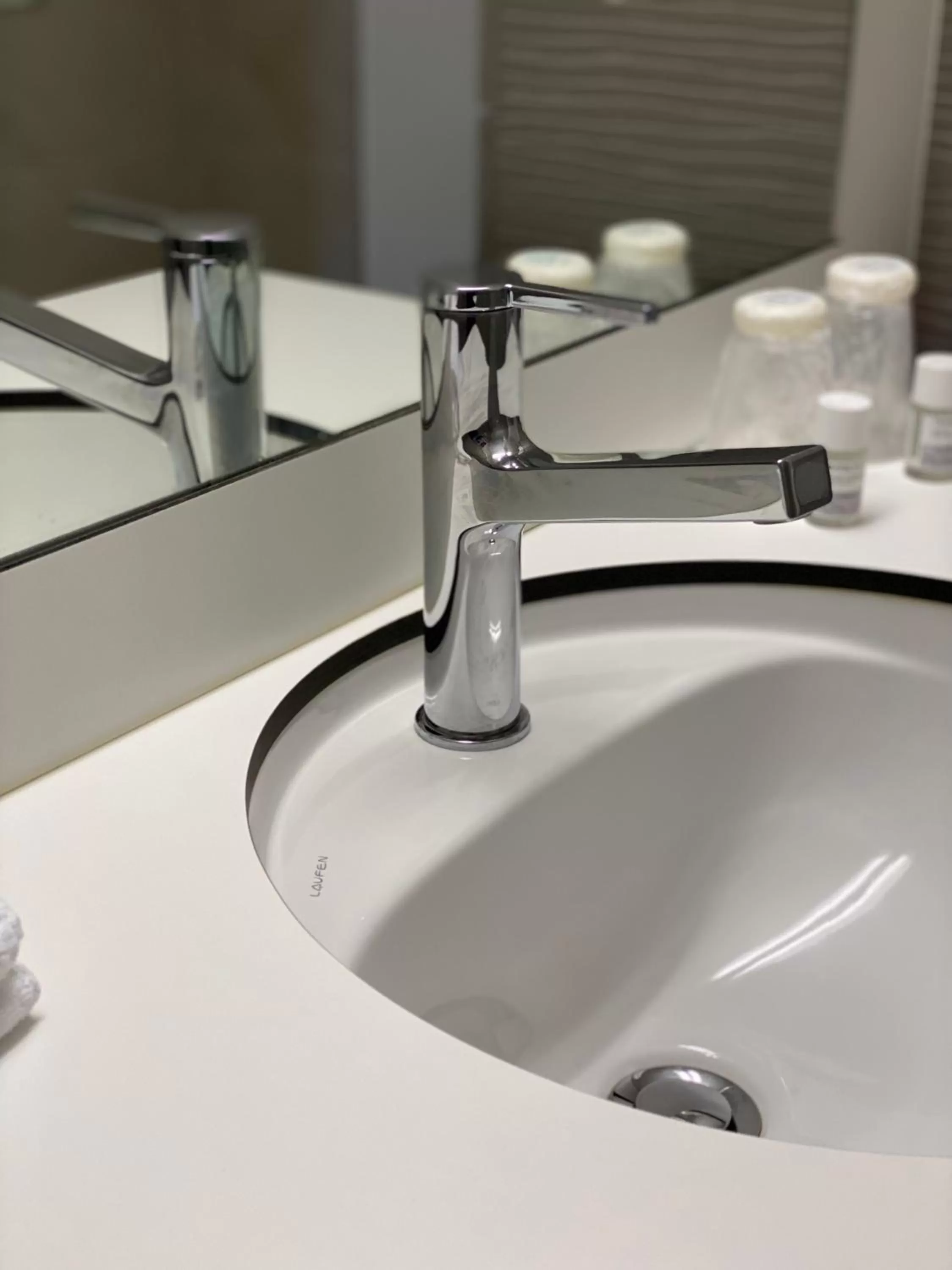 Bathroom in Neuchâtel City Hôtel