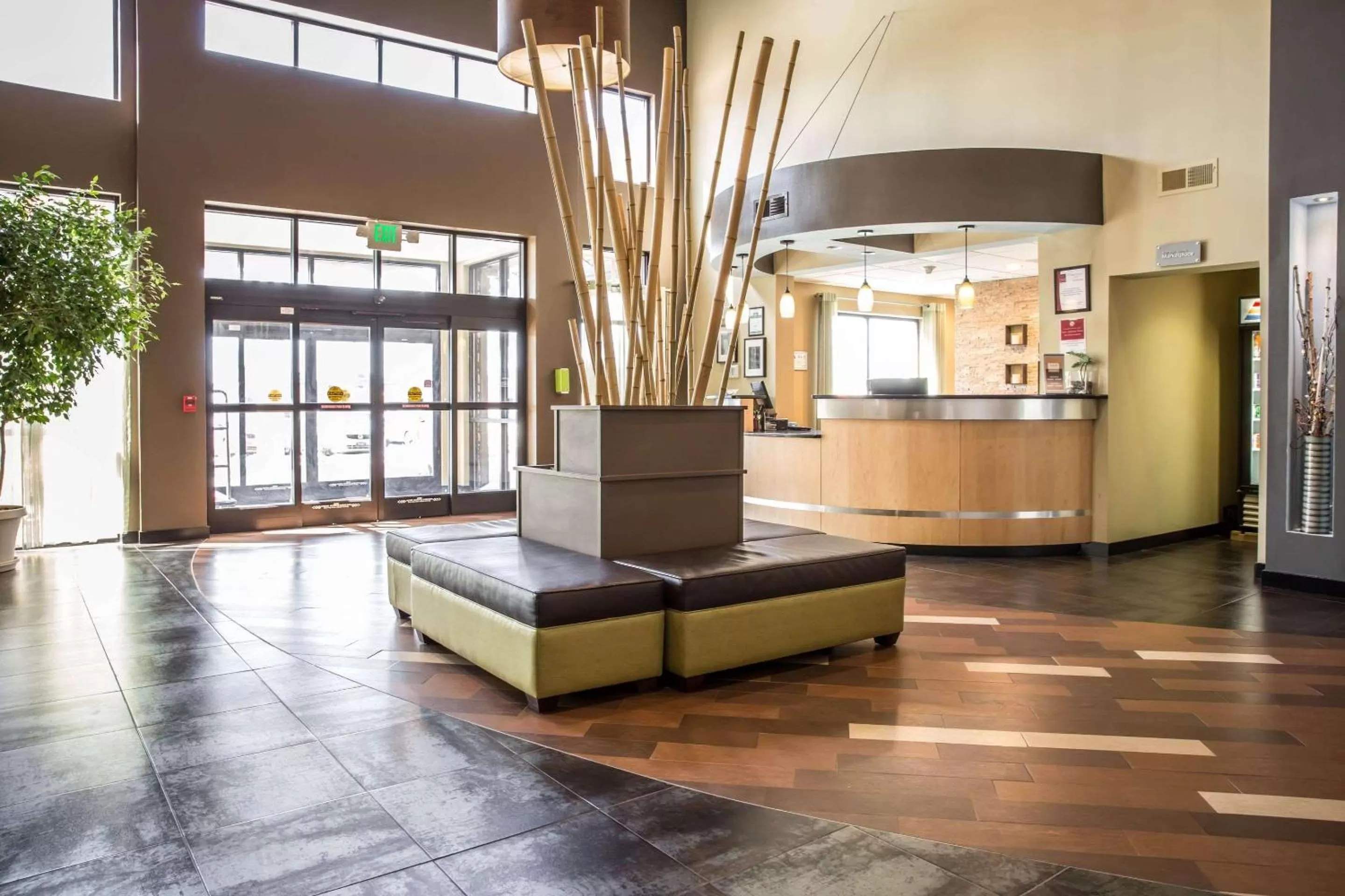 Lobby or reception in Comfort Suites New Bern near Cherry Point