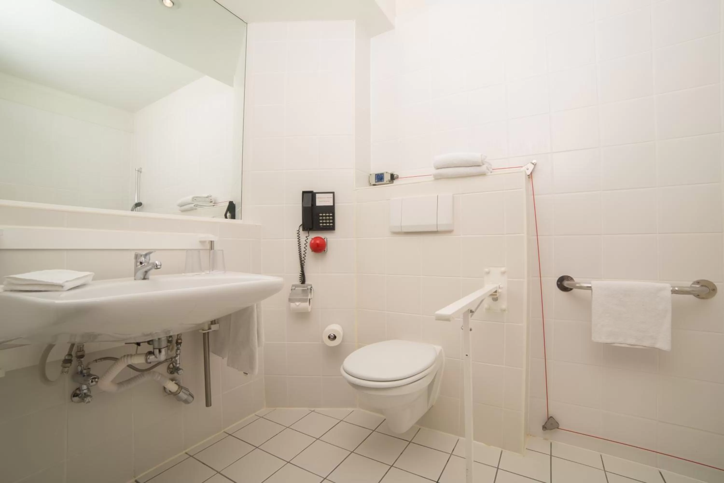 Standard Double Room - Disability Access in Holiday Inn Gent Expo by IHG