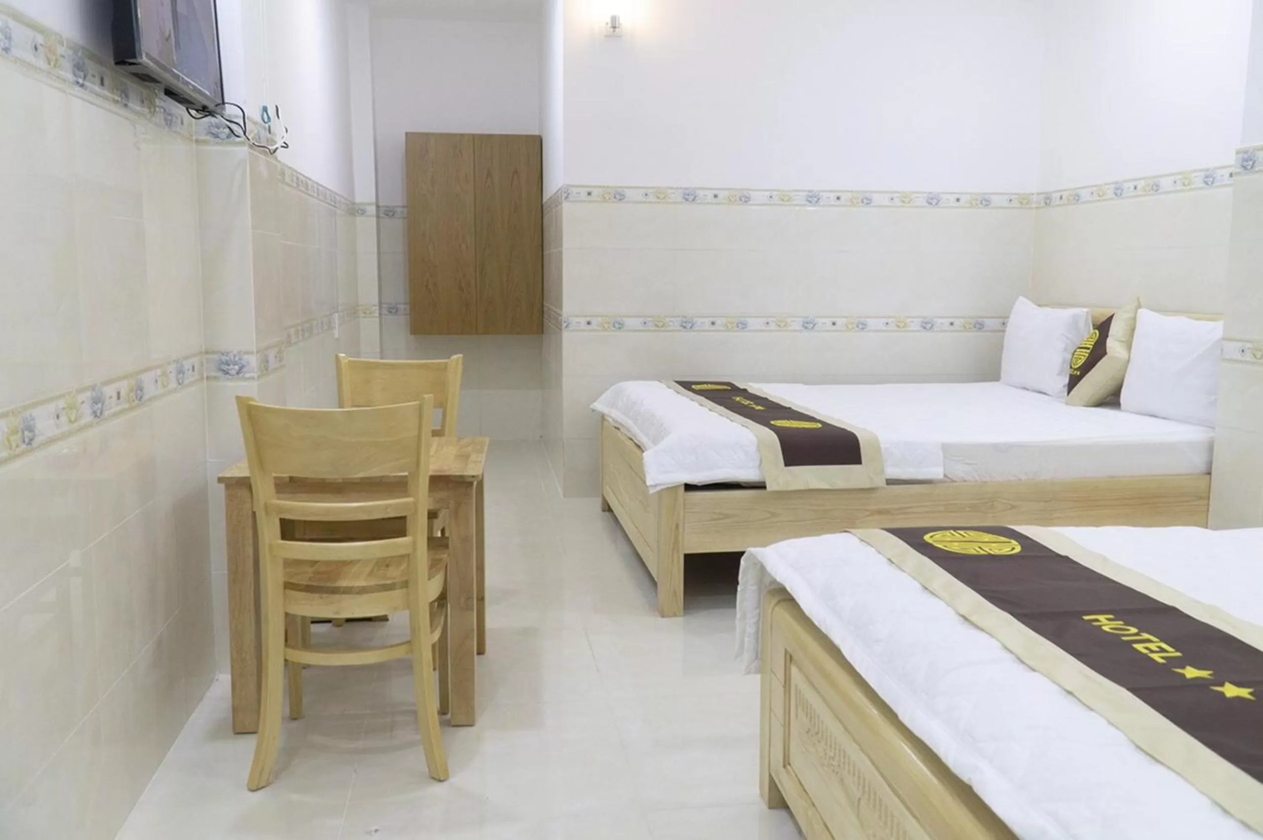 Bathroom, Bed in Dai An Binh Tan Hotel