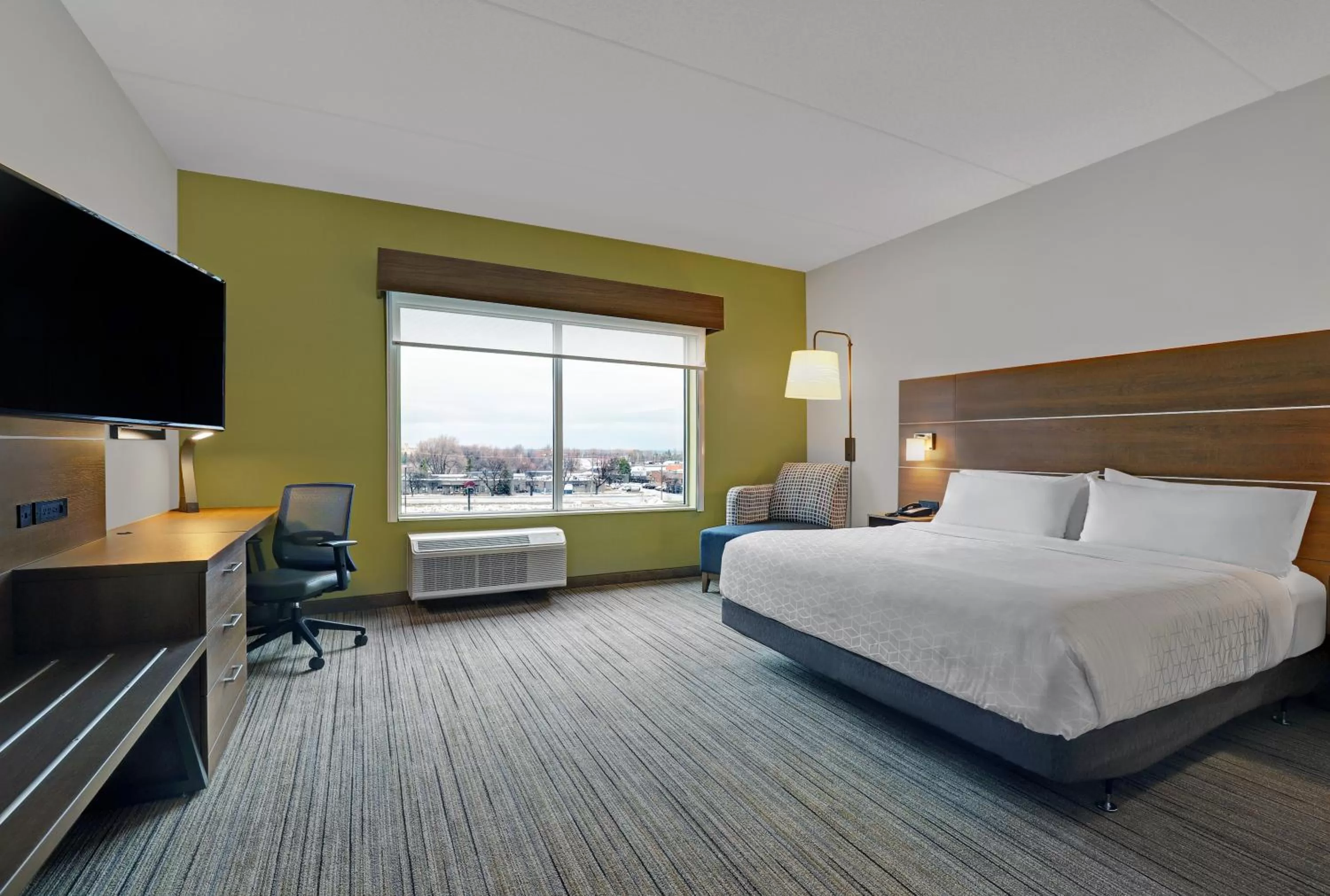 Photo of the whole room, Bed in Holiday Inn Express & Suites - Collingwood