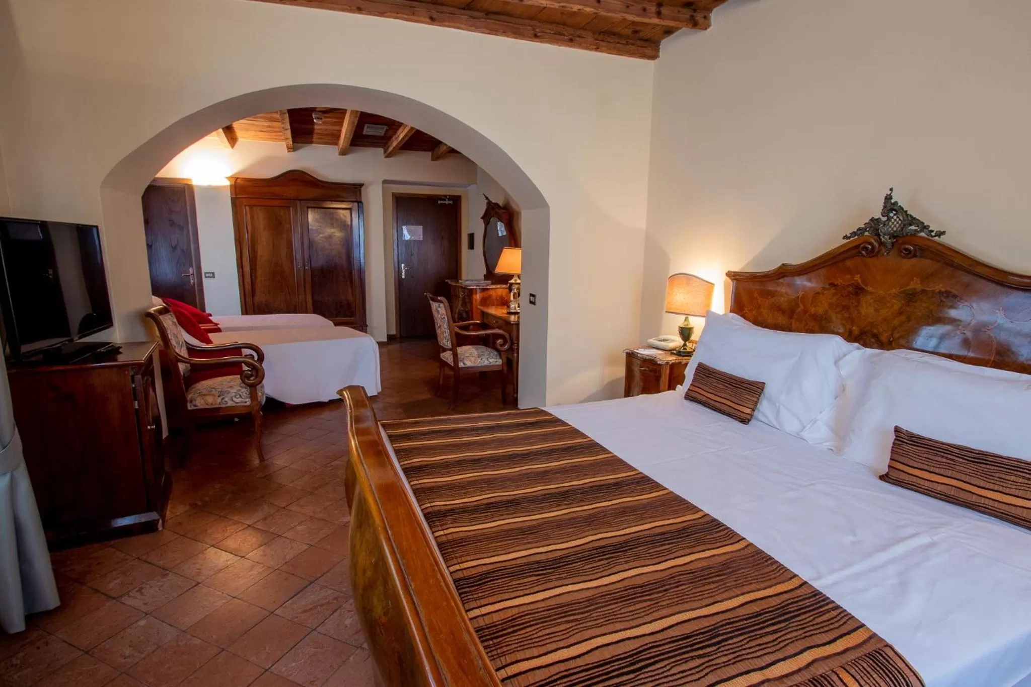 Photo of the whole room, Bed in Albergo Le Due Corti