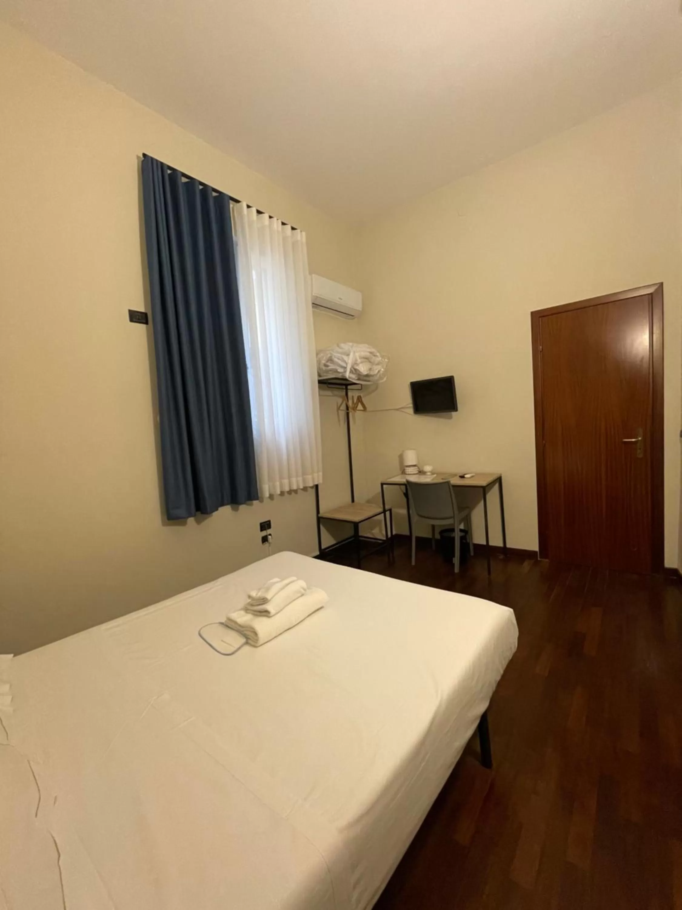 Photo of the whole room in Hotel Roma 62