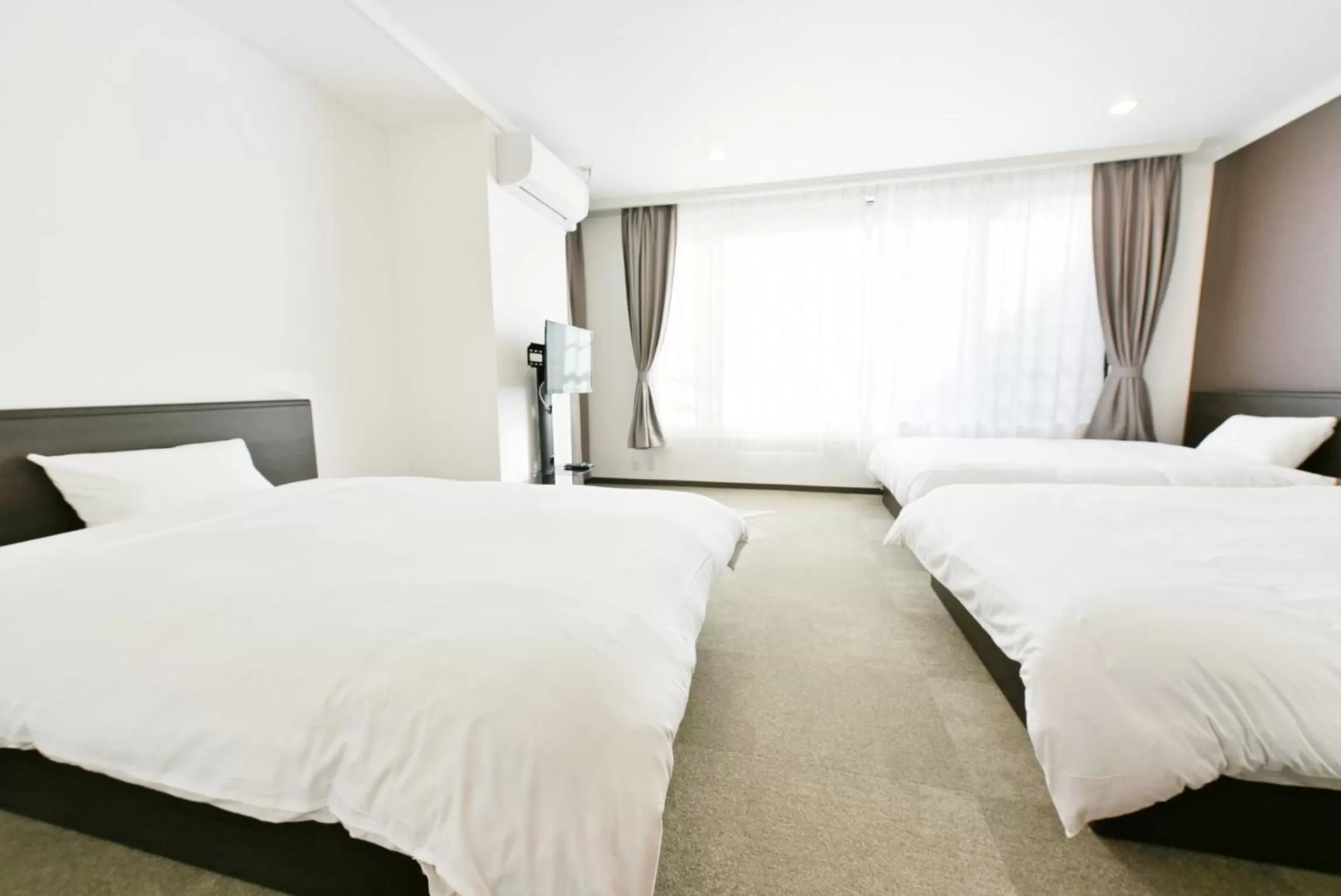 Bedroom, Bed in Hostel PLEASURE MARUYAMA