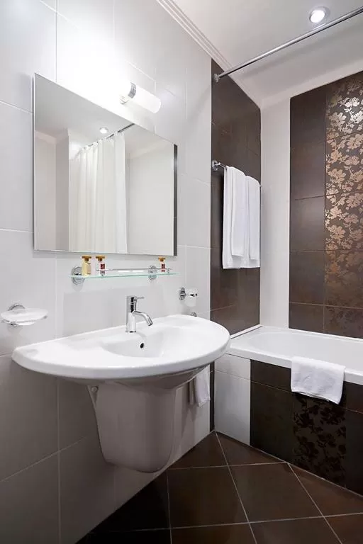 Bathroom in Penelopa Palace Apart Hotel & SPA