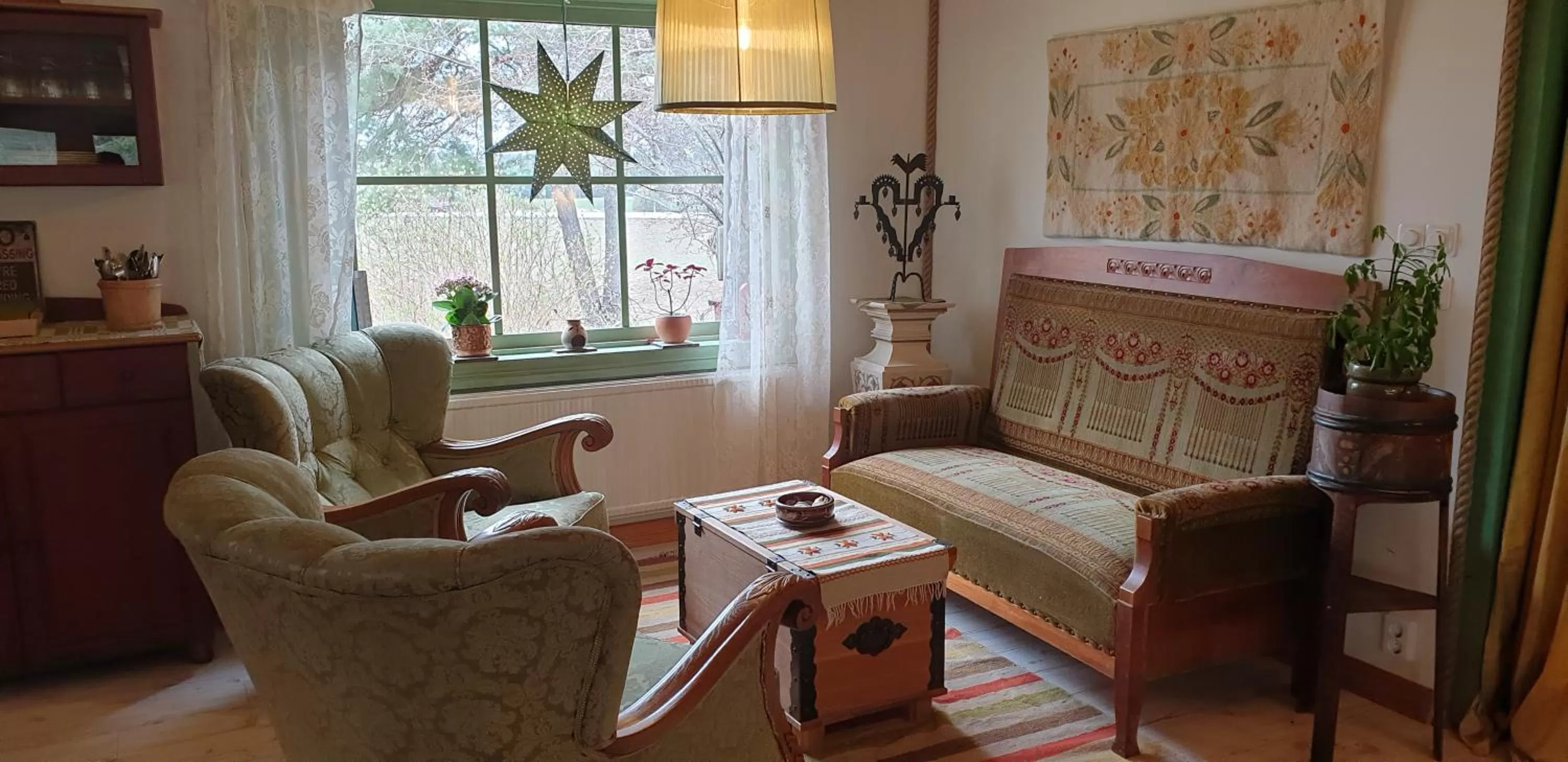 Seating area in Woodstock B&B & Studio Apartments