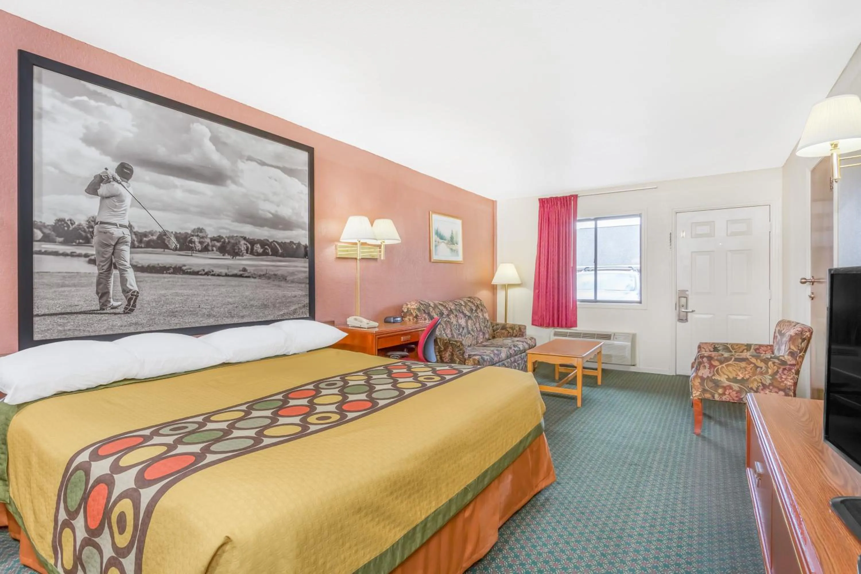 Photo of the whole room, Bed in Super 8 by Wyndham Santee