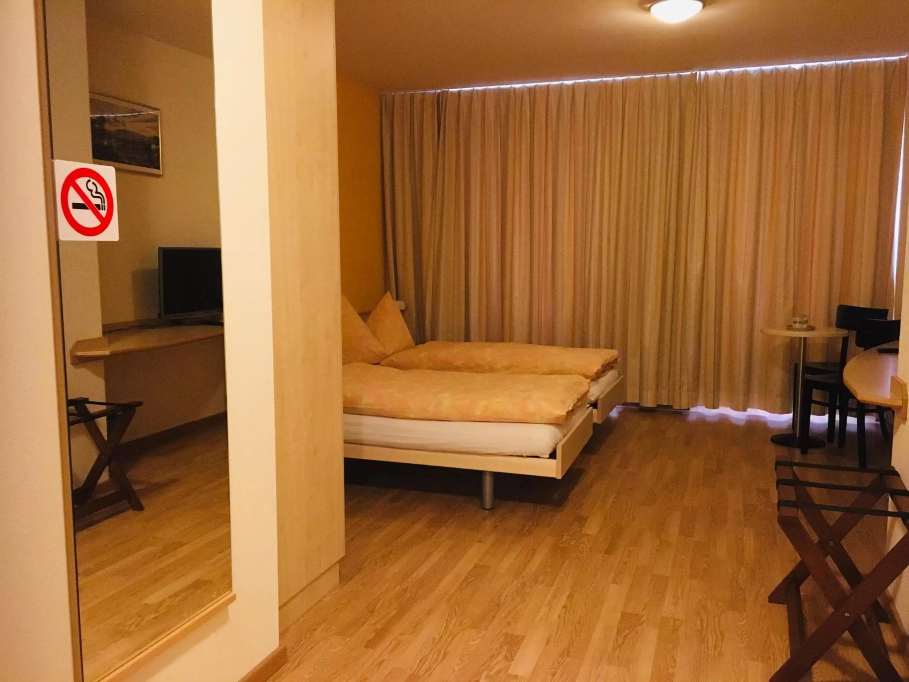 Photo of the whole room, Bed in Gasthaus zum Löwen