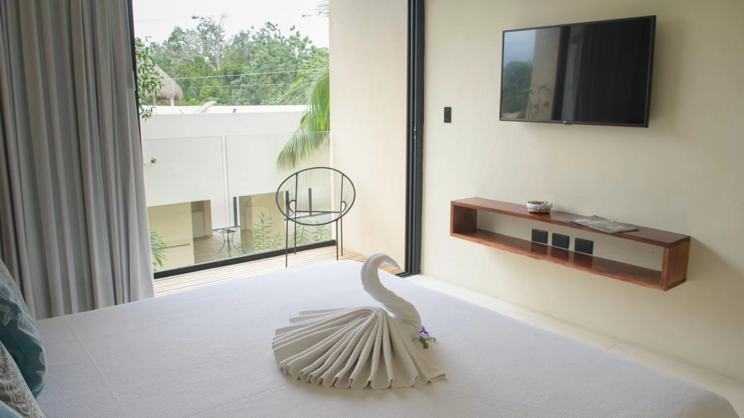 TV and multimedia, Bed in Moonshine Tulum Hotel & Hostel