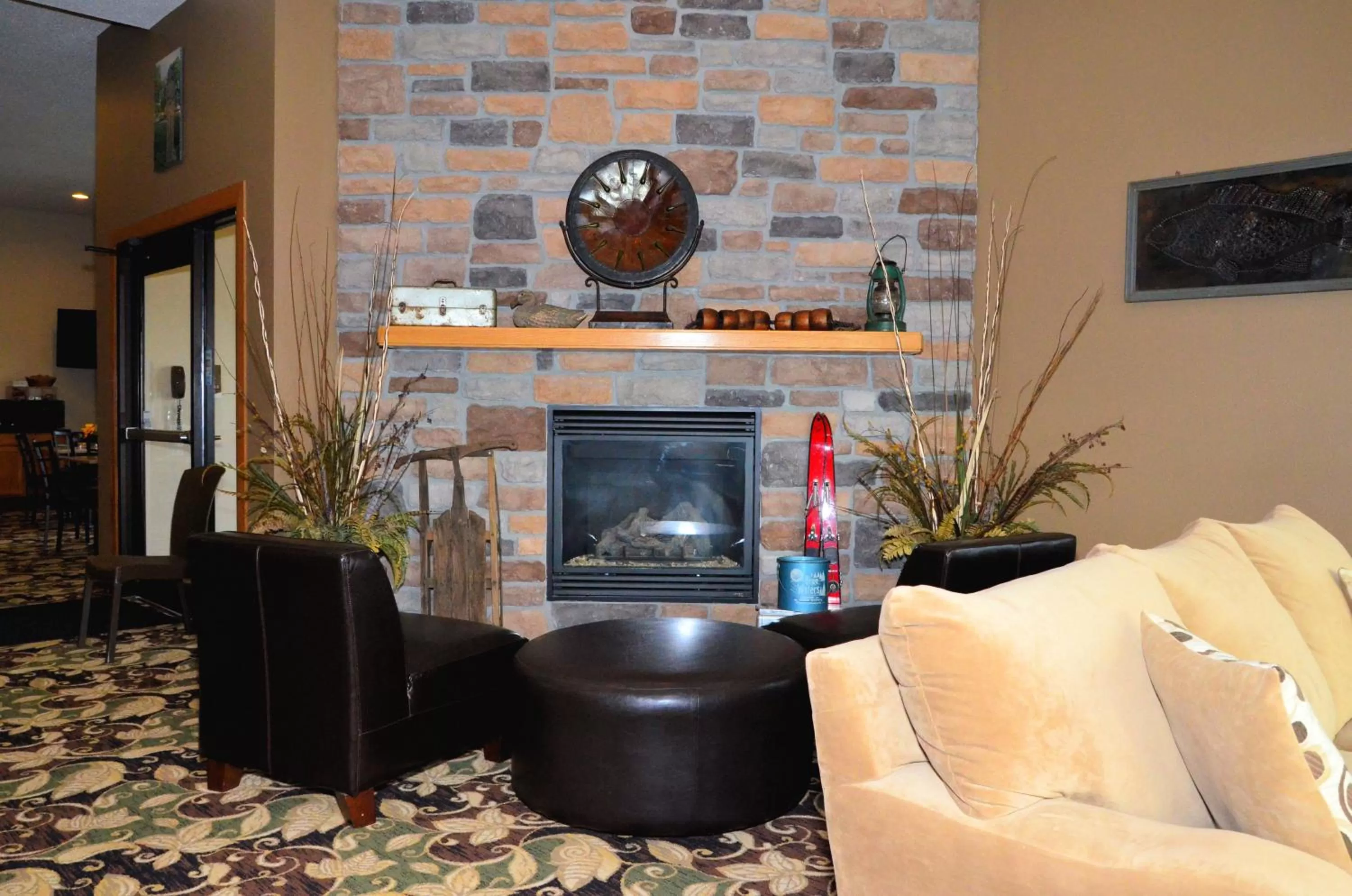 Cobblestone Inn & Suites - Lake View