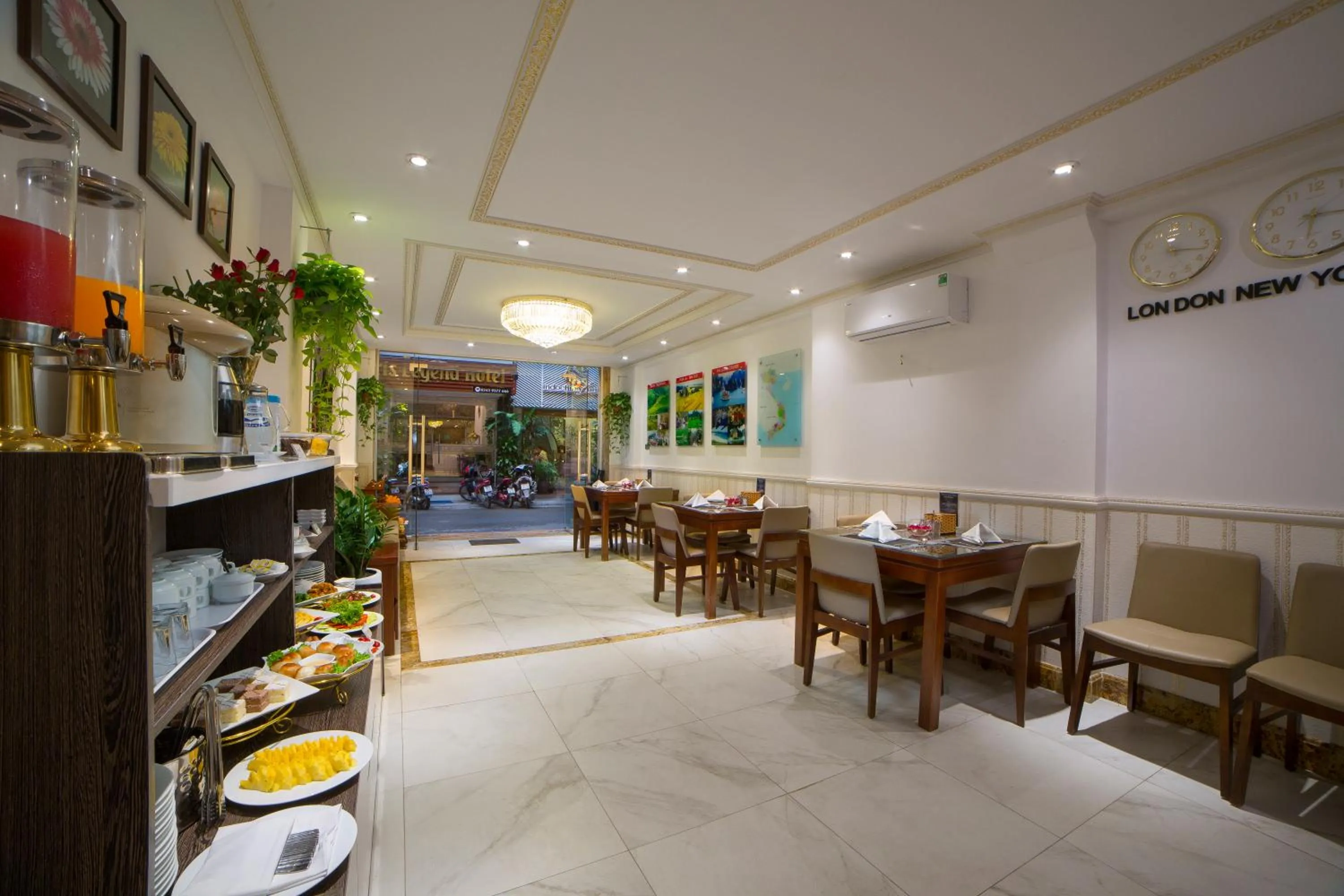 Restaurant/places to eat in Galliot Central Hotel