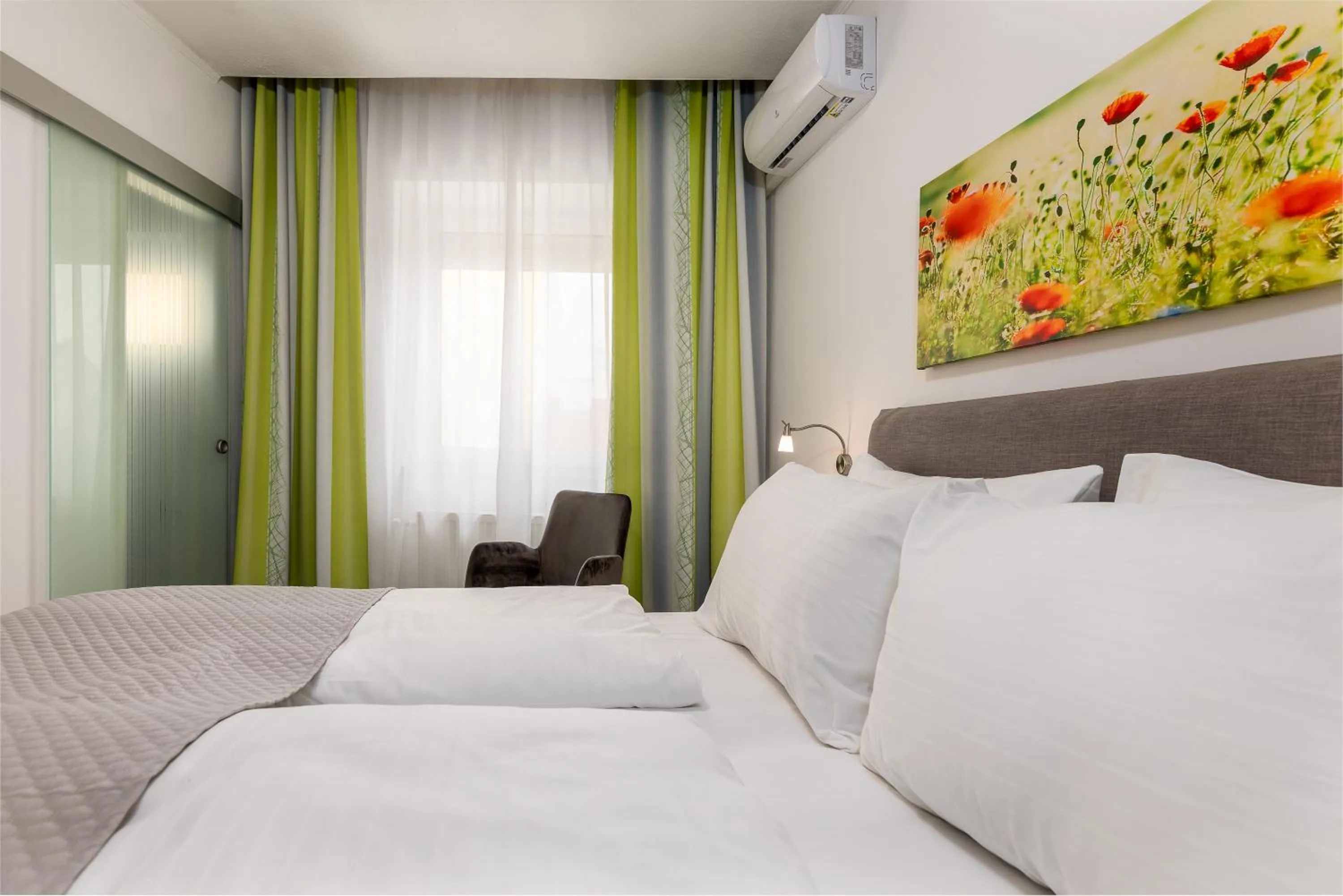 Bed in Hotel Zentral