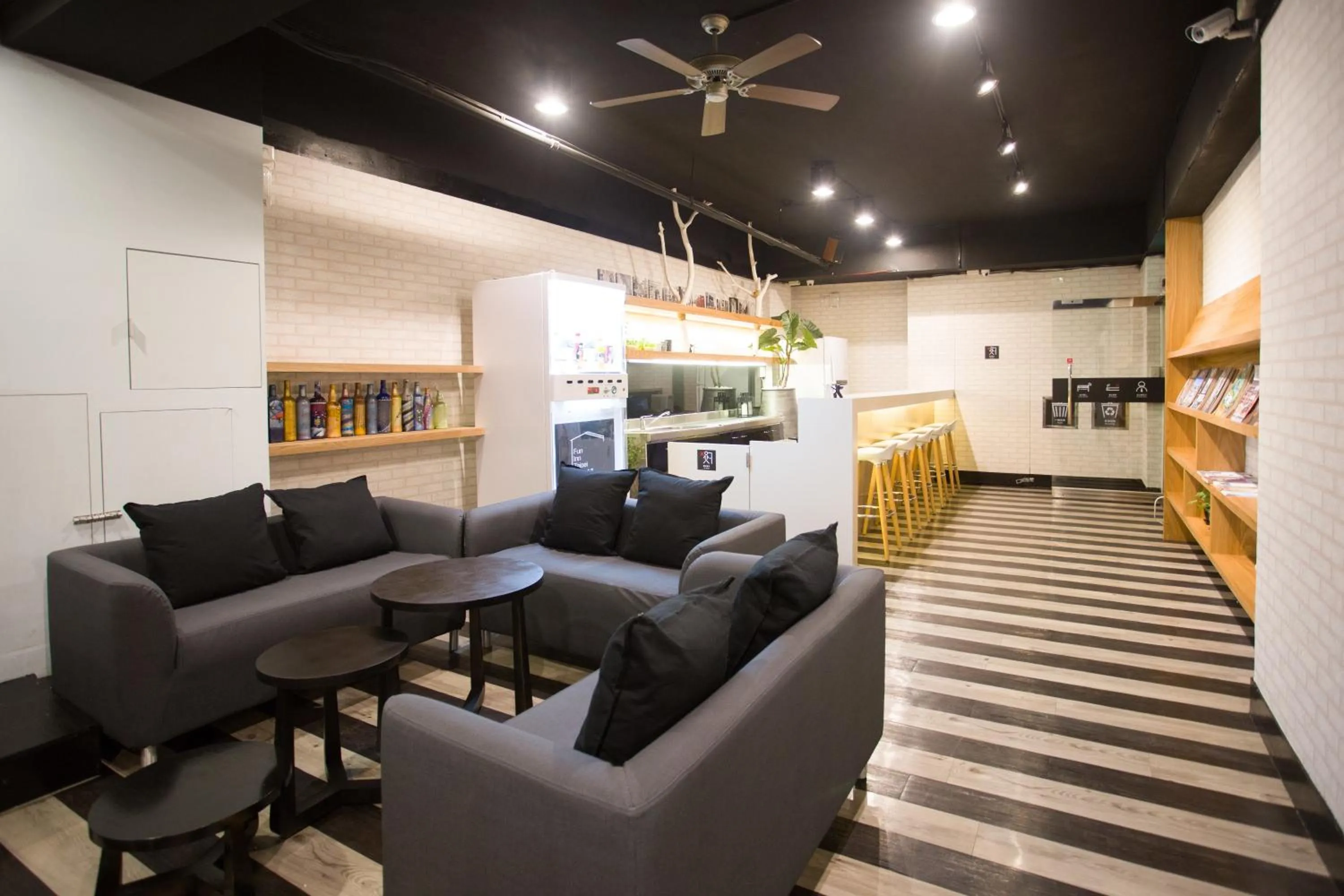 Communal lounge/ TV room in Fun Inn Taipei Hostel