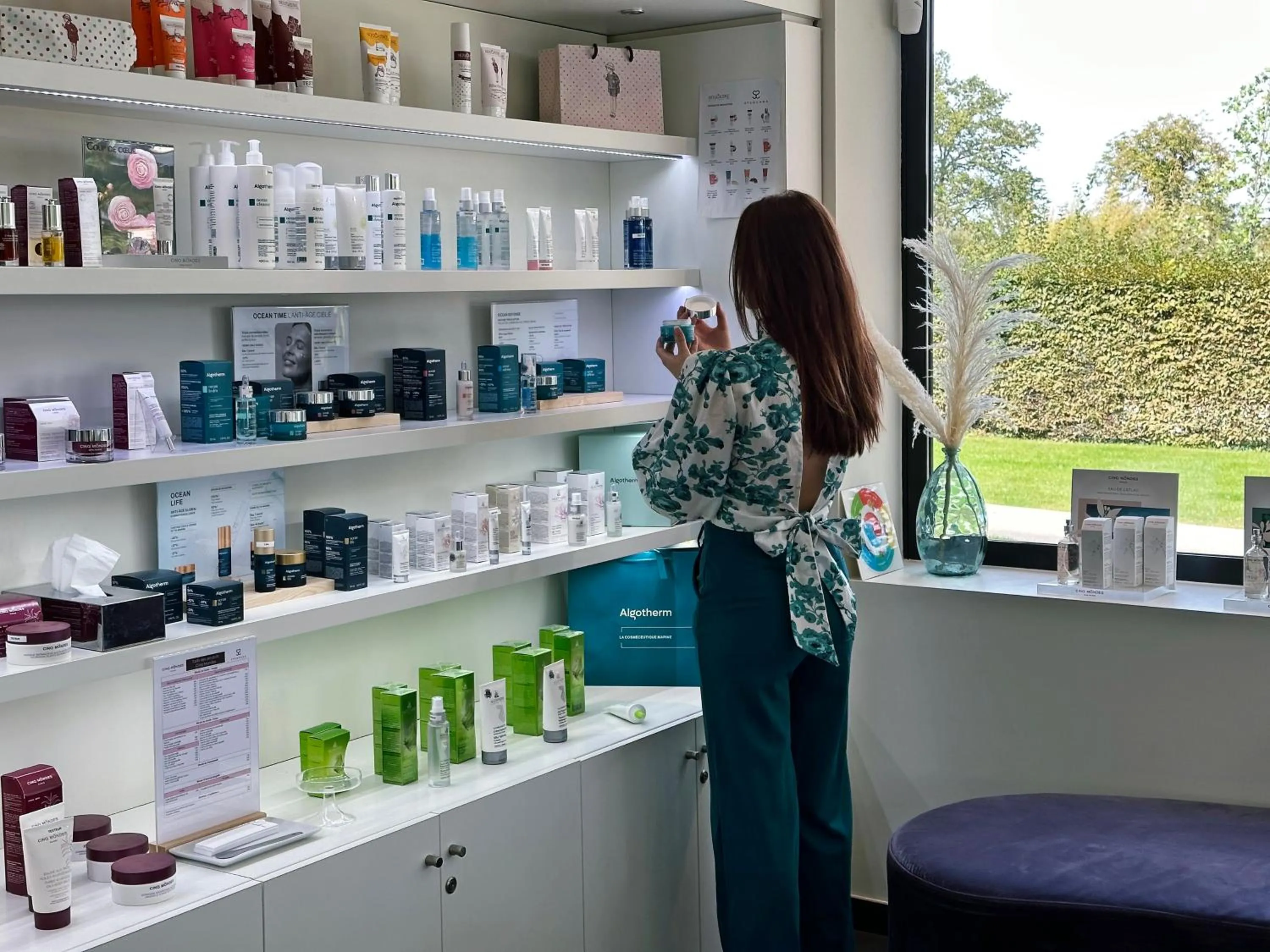 On-site shops in Domaine De La Corniche