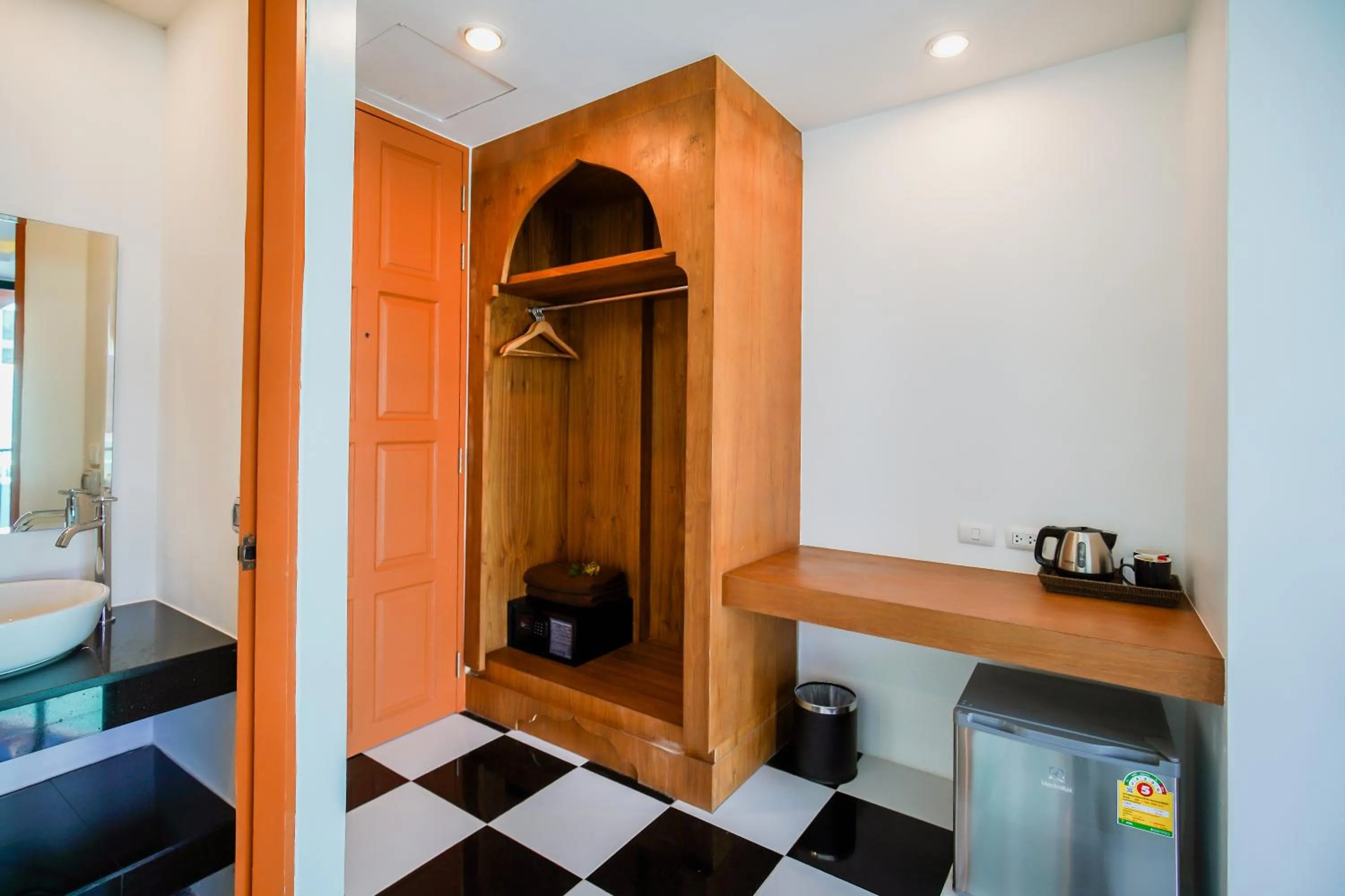 Coffee/tea facilities, Bed in Khaleej Mass Hotel Patong