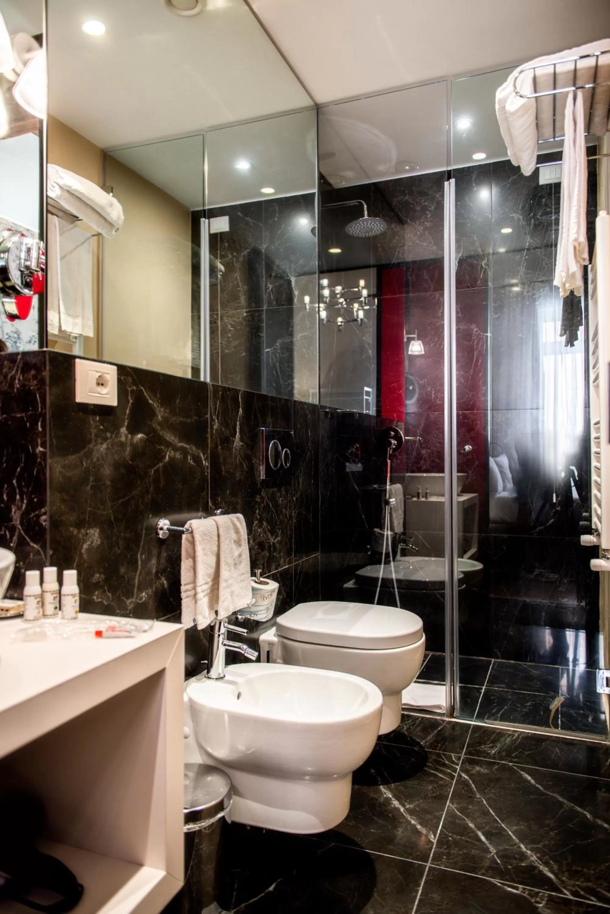 Bathroom in Boutique Centrale Palace Hotel